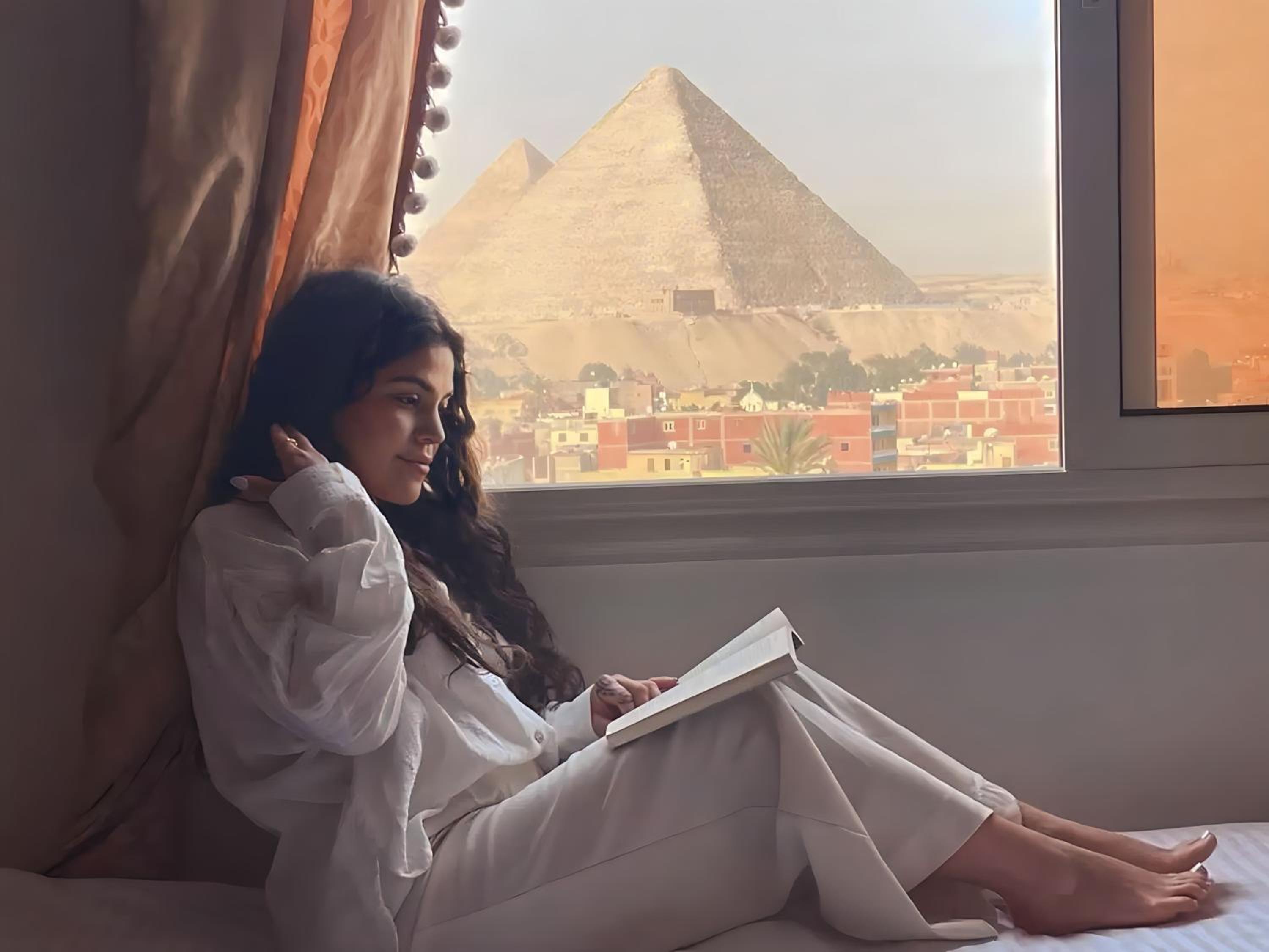 Crowne Pyramids View inn