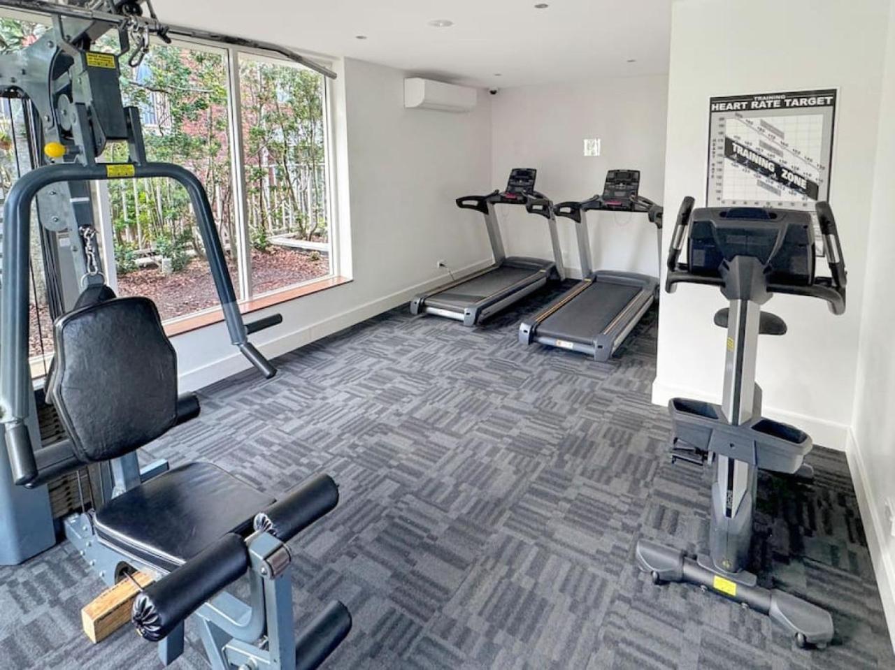 Kirra Penthouse with Private Roof Terrace