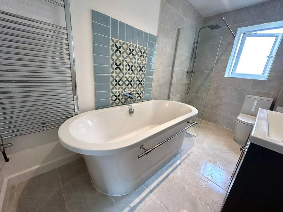 2 - Badger Sett - Modern home with hot tub in Norfolk view 3