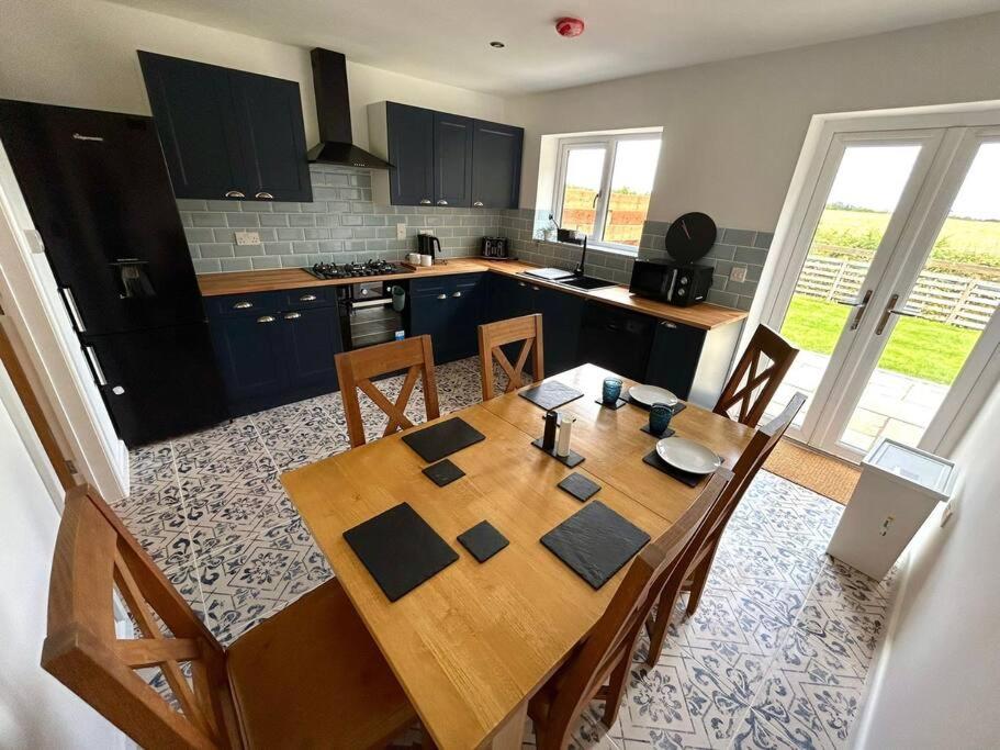 2 - Badger Sett - Modern home with hot tub in Norfolk view 5