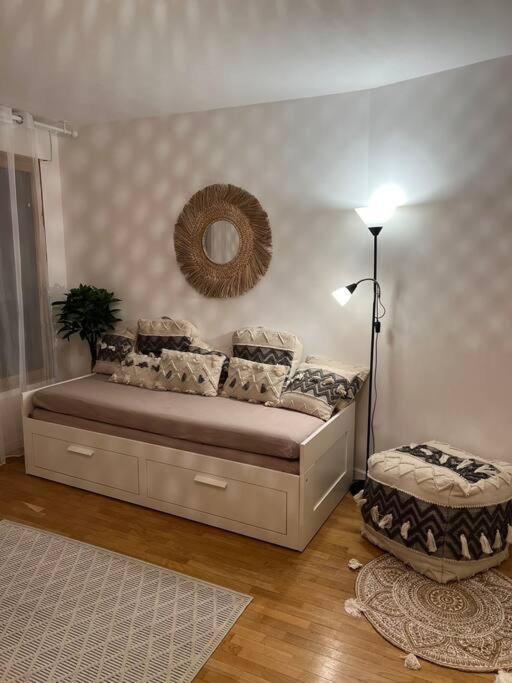 PARIS-MONTROUGE Magnifique appartement 3 pièces de 75m2 avec PARKING - très cosy pour 1 - 8 personnes refait à NEUF -ENTIRE APARTMENT LUXURIOUS AND WARM -M
