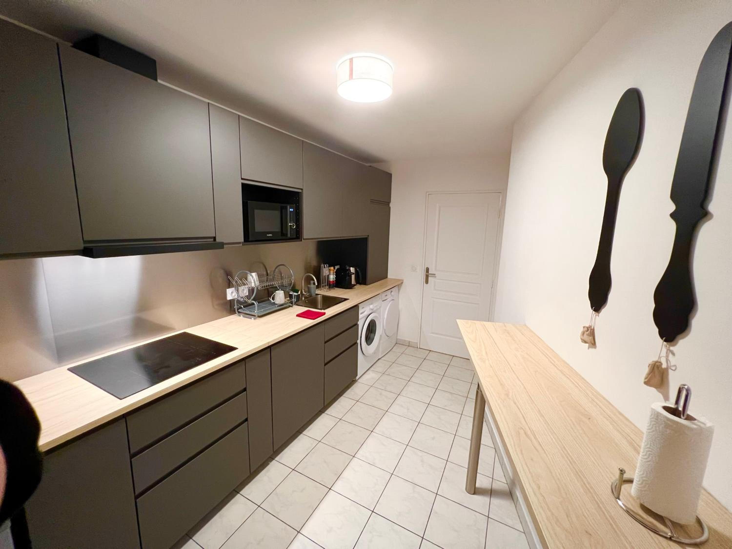 PARIS-MONTROUGE Magnifique appartement 3 pièces de 75m2 avec PARKING - très cosy pour 1 - 8 personnes refait à NEUF -ENTIRE APARTMENT LUXURIOUS AND WARM -M