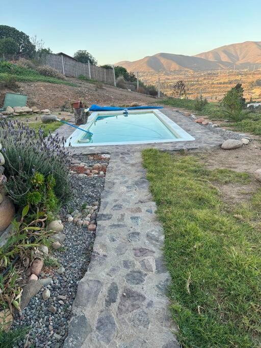 Cabaña, quincho, piscina y hermosas estrellas La Serena Algarrobito