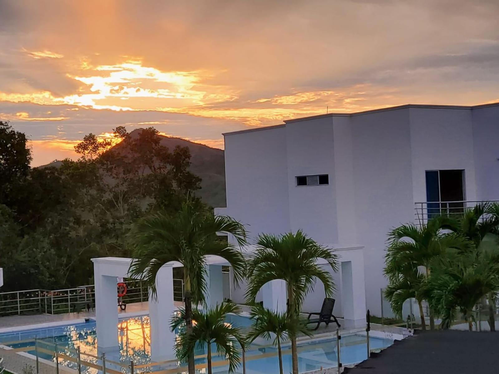Condominio Ibiza Reservado Apto con piscina Melgar