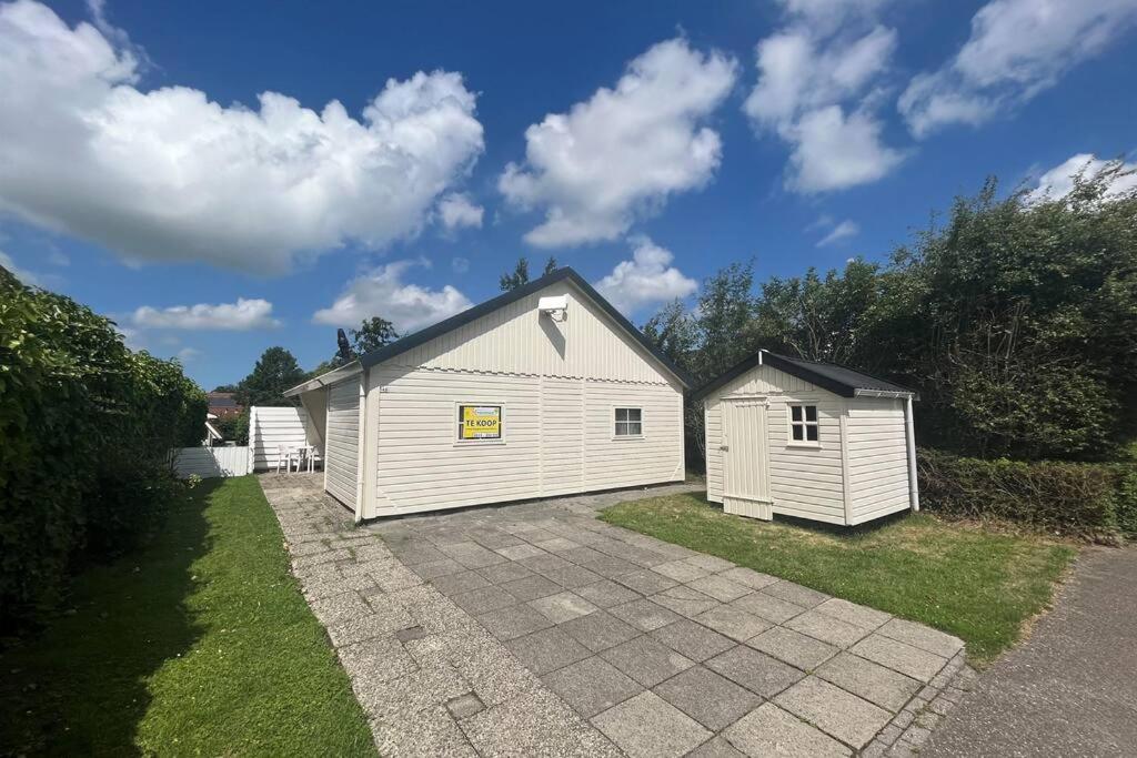Charming Waterfront Chalet Near Lauwersmeer