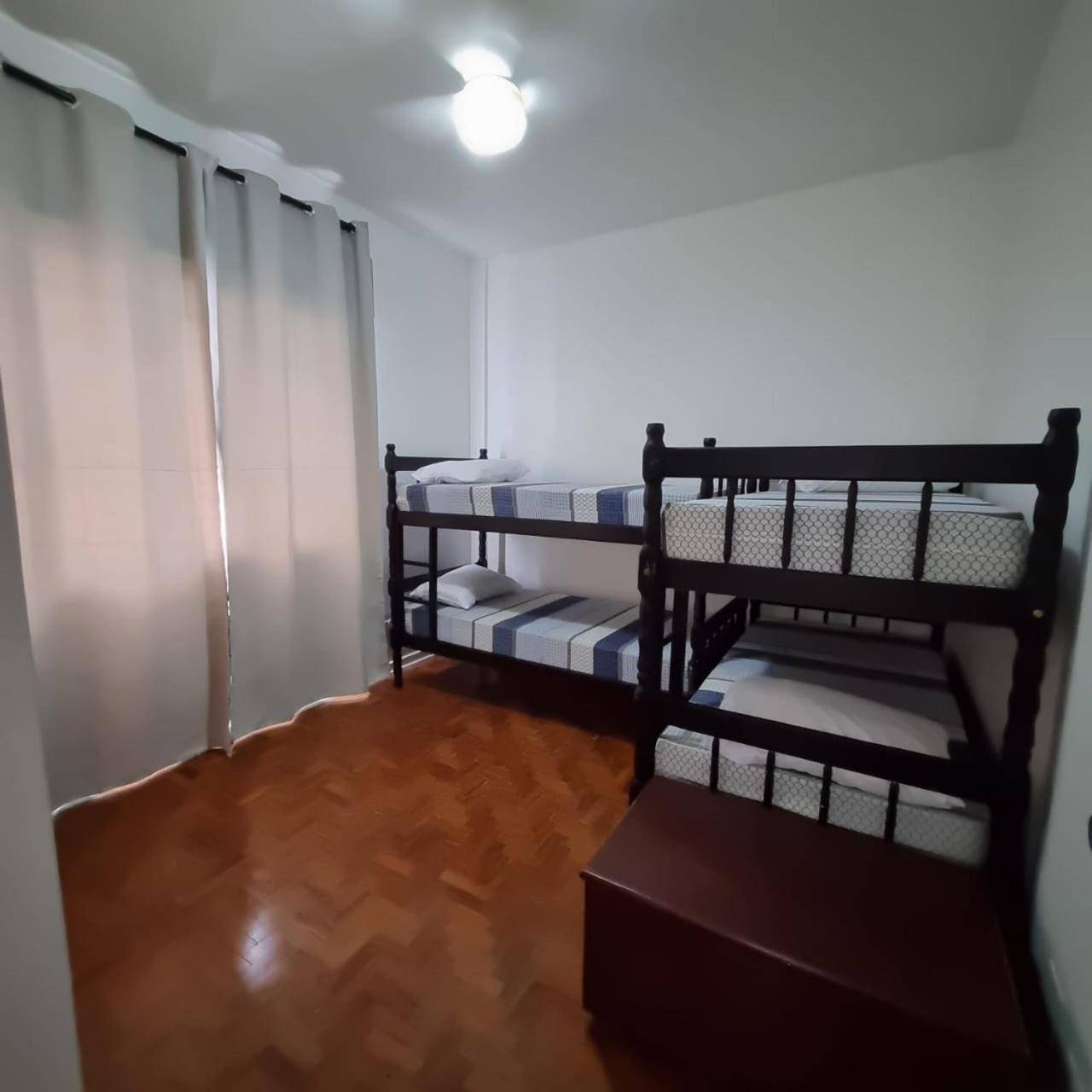 Apartamento 4 quartos, 3 banheiros, vista para o mar Pitangueiras, sacada, 1 vaga de garagem, apenas 50 metros do mar