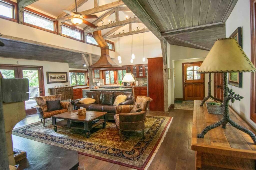 The Creekside Cabin at La Caille