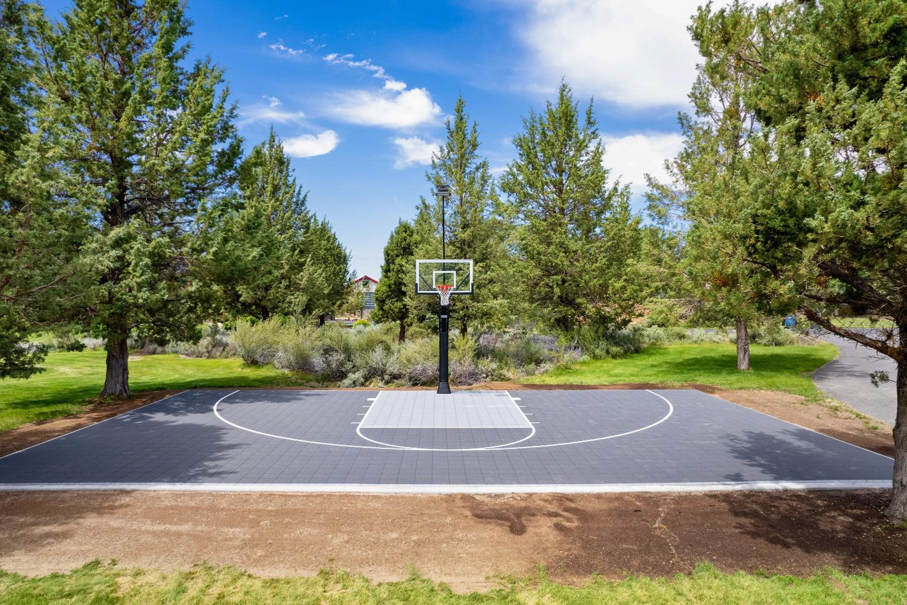 Family-Friendly Dara Oaks Home with Private Hot Tub and BBQ on the Deck home view 3