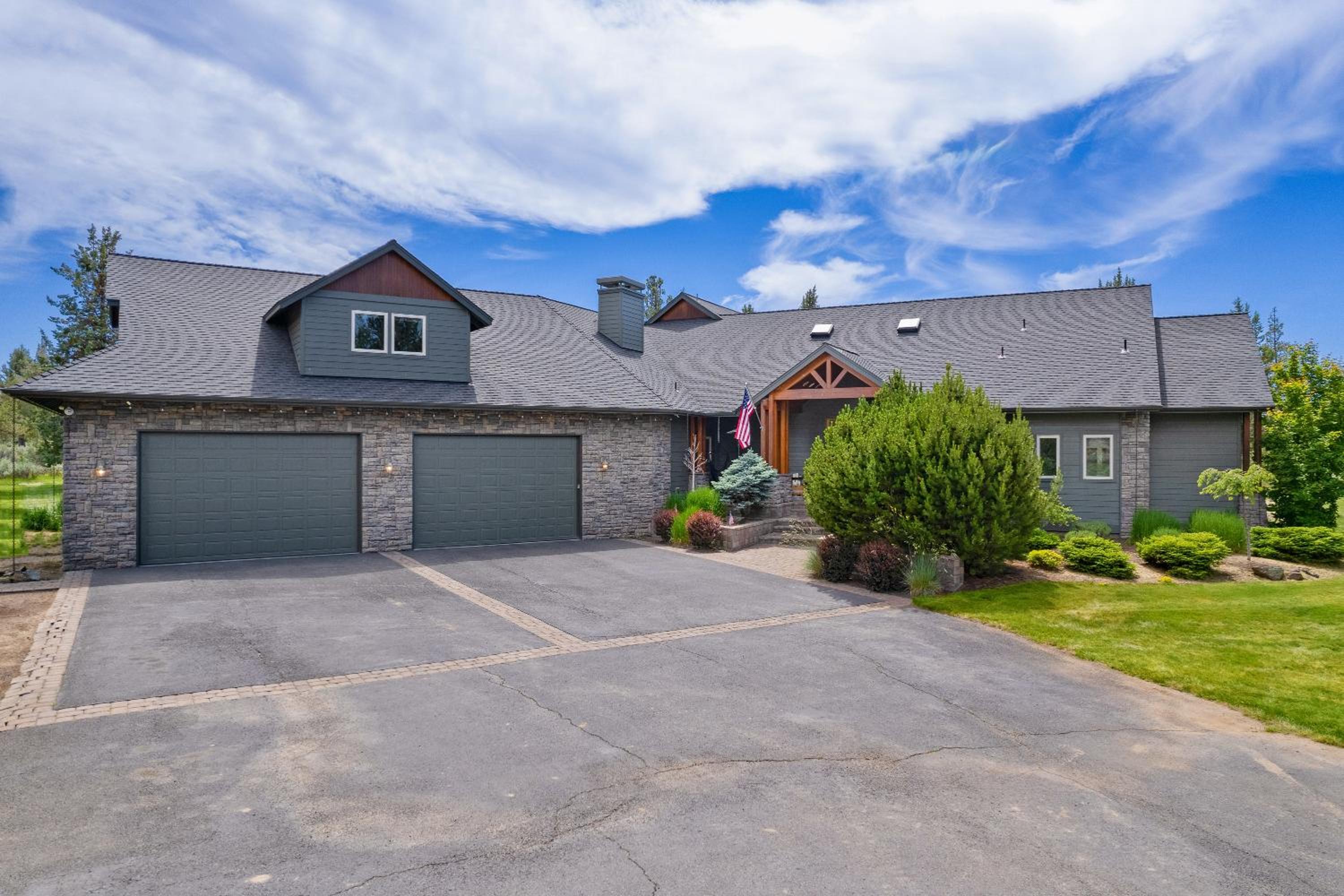 Family-Friendly Dara Oaks Home with Private Hot Tub and BBQ on the Deck home view 5