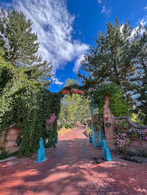 Cozy Forest Cottage at La Caille