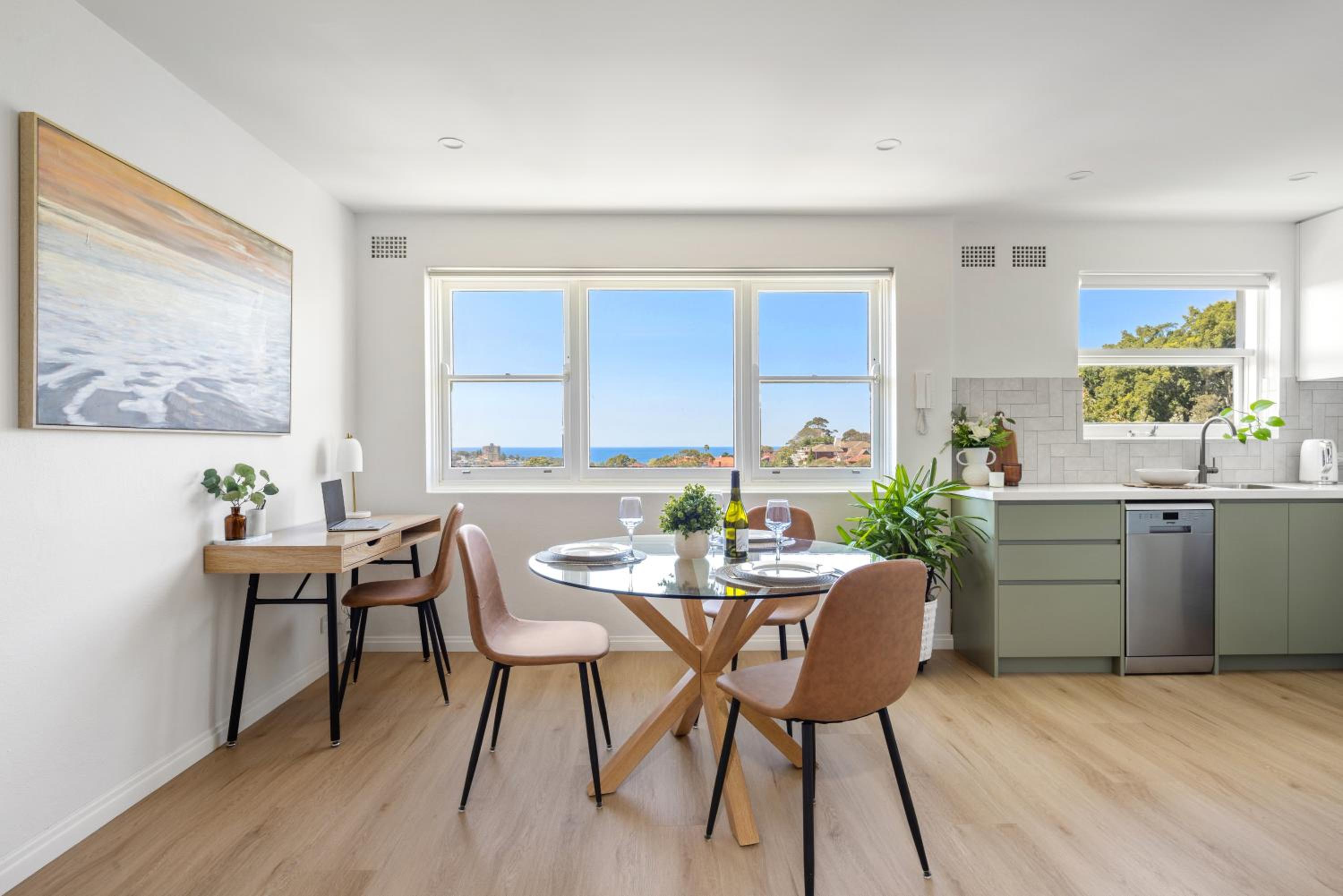 Coogee Ocean View - Deluxe one bedroom apartment