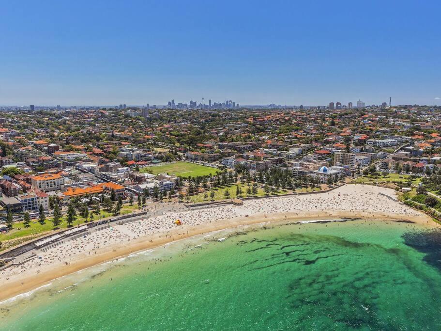Coogee Ocean View - Deluxe one bedroom apartment