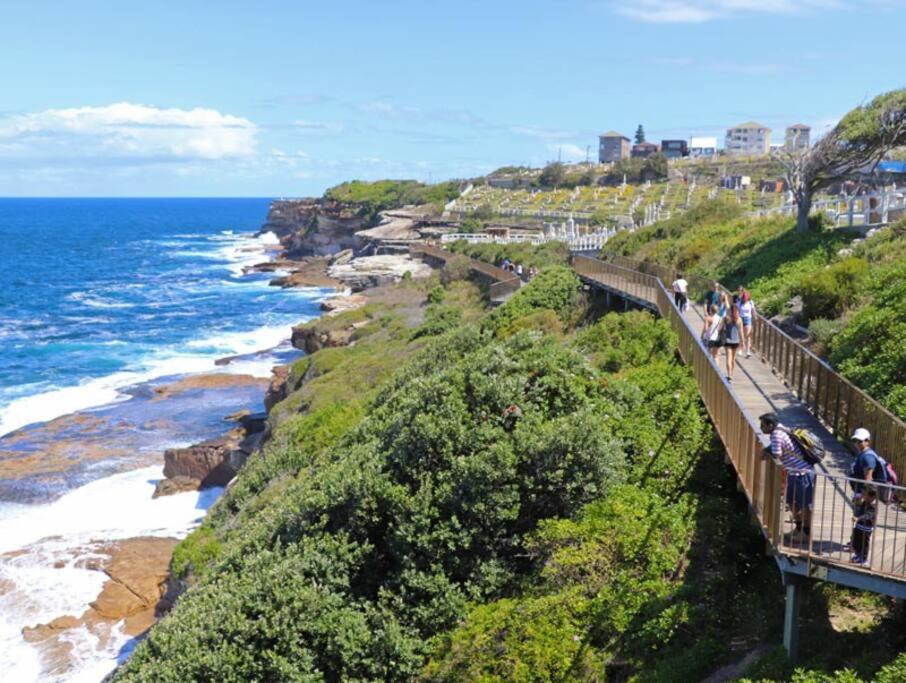 Coogee Ocean View - Deluxe one bedroom apartment