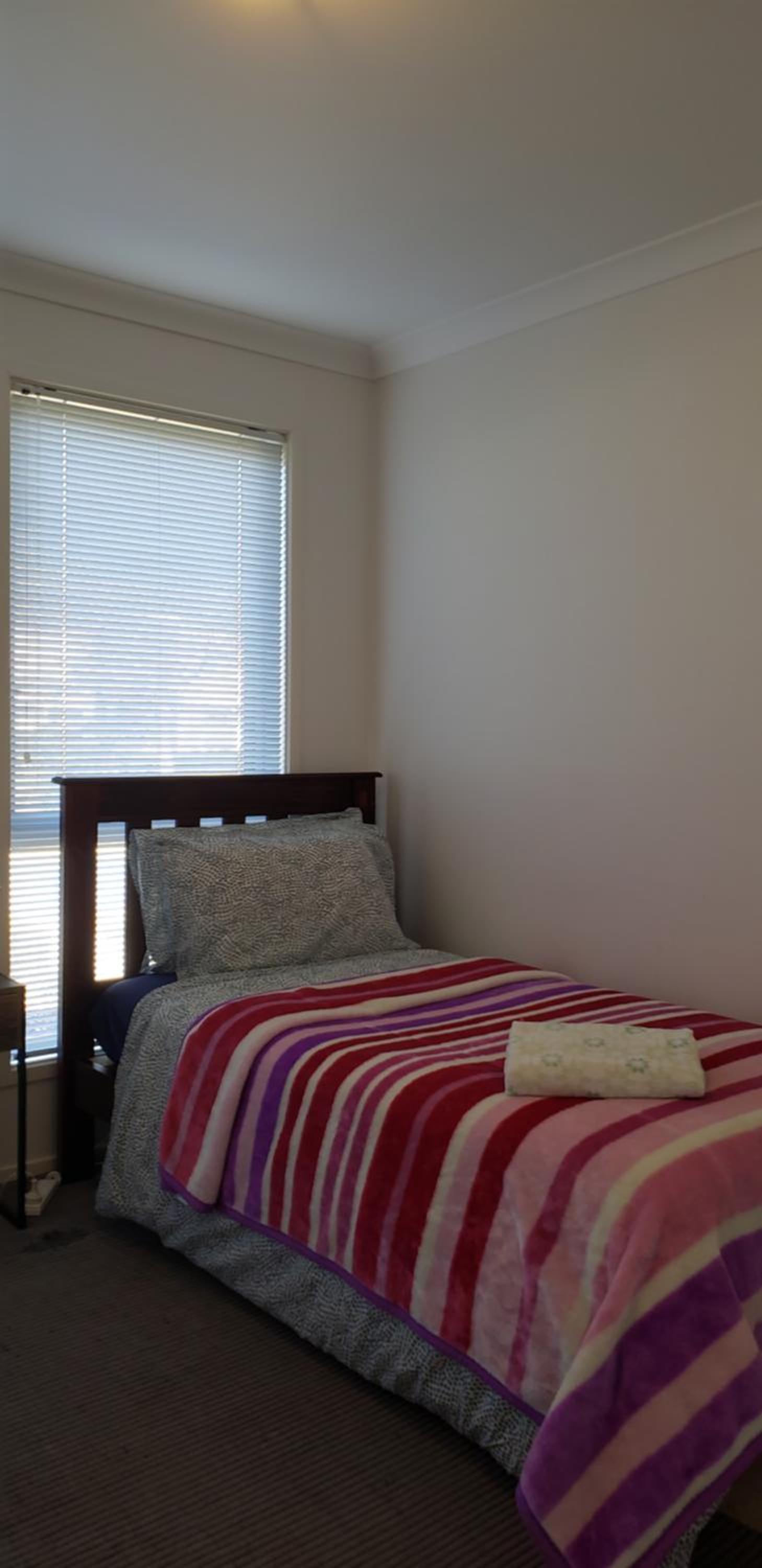 Entire 2BR sunny house @Franklin, Canberra