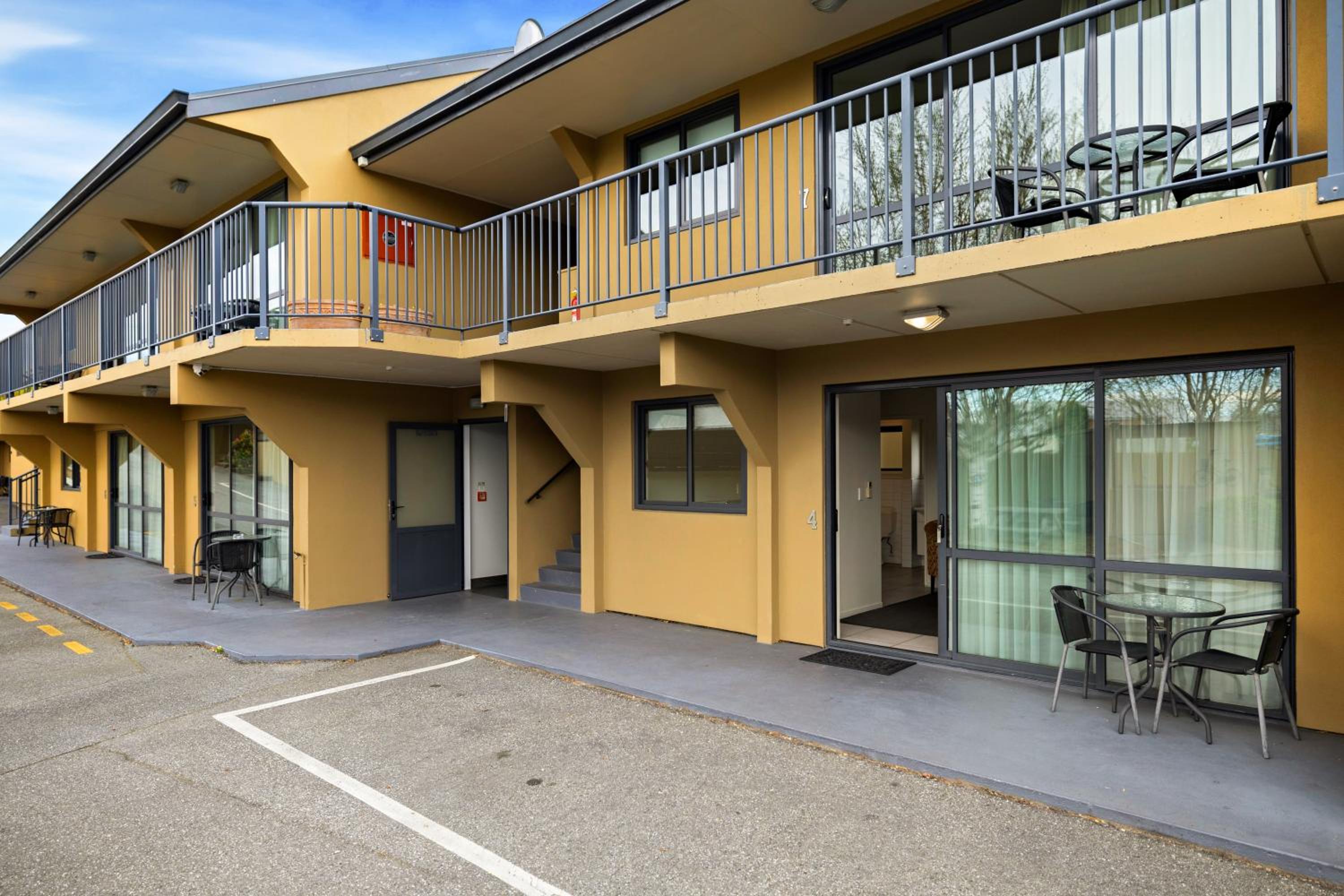 Avenue Motel