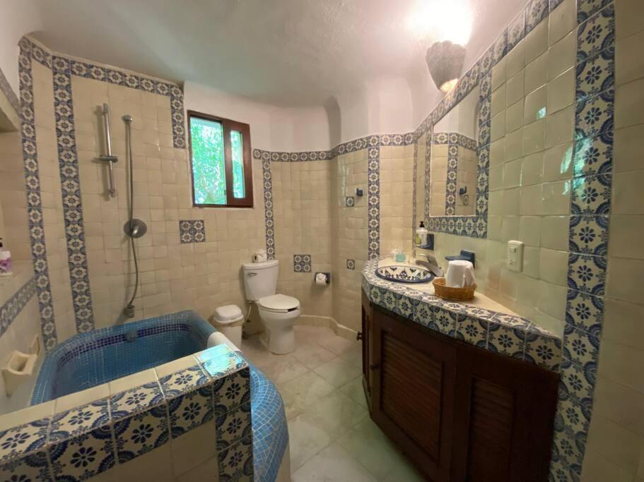 Jungle Oasis by the Beach: Casa Selva on 38th Street view 2