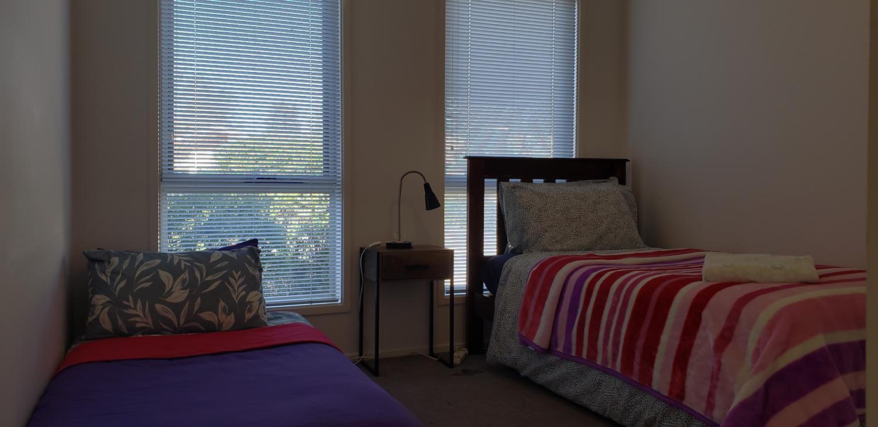 Entire 2BR sunny house @Franklin, Canberra