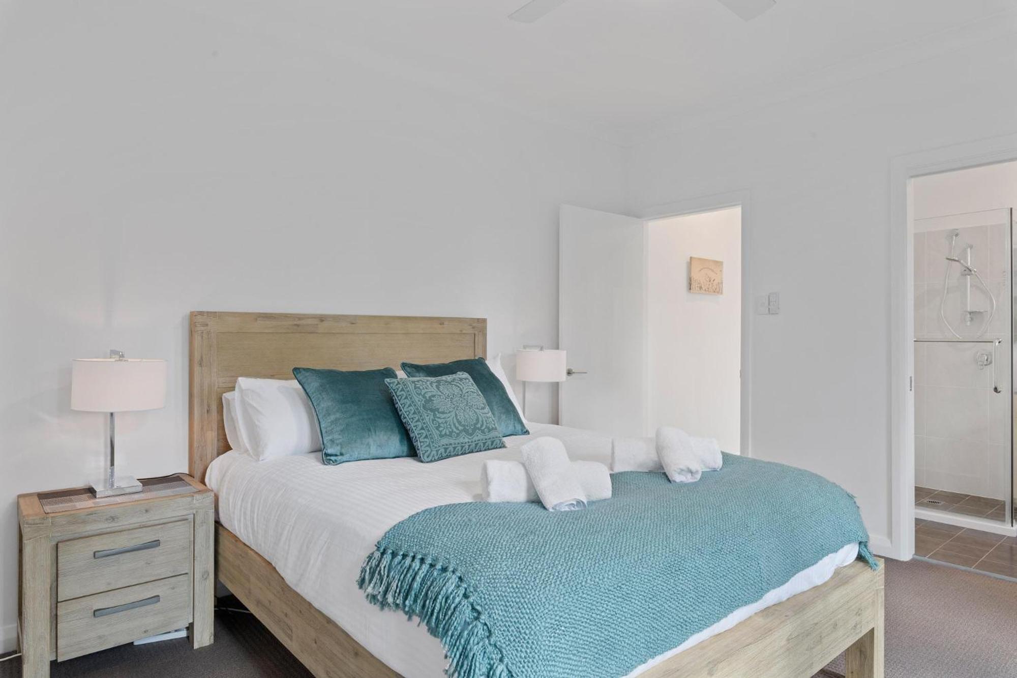 Murrays Lakeshore Getaway
