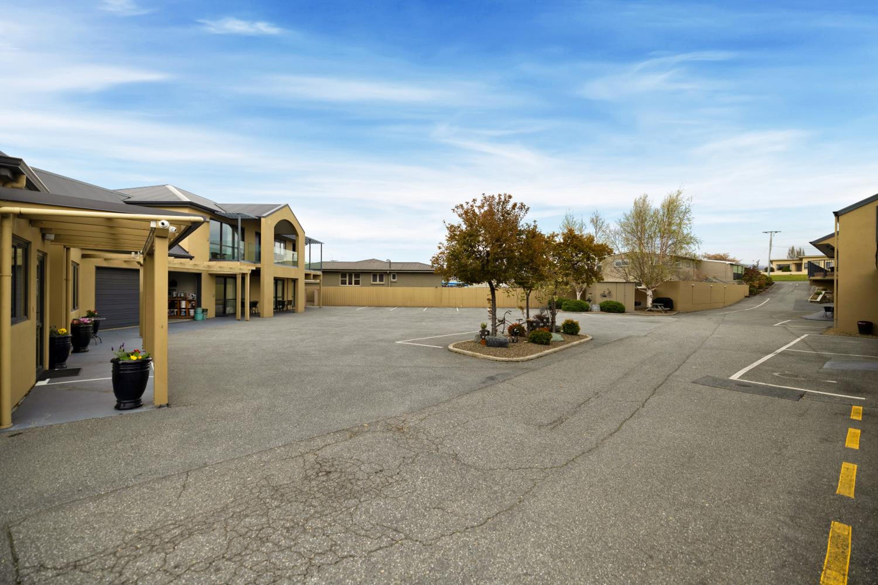 Avenue Motel