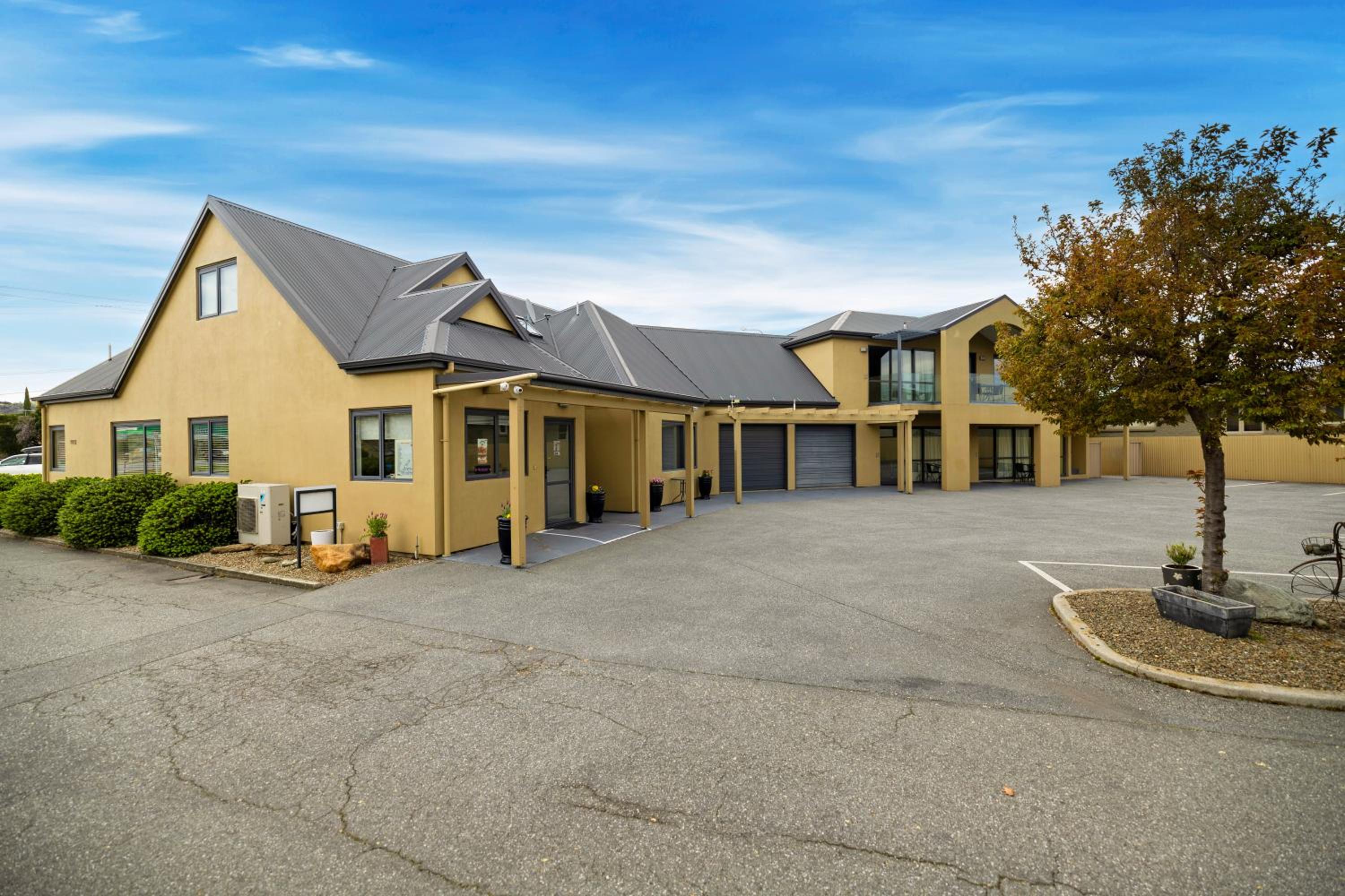 Avenue Motel