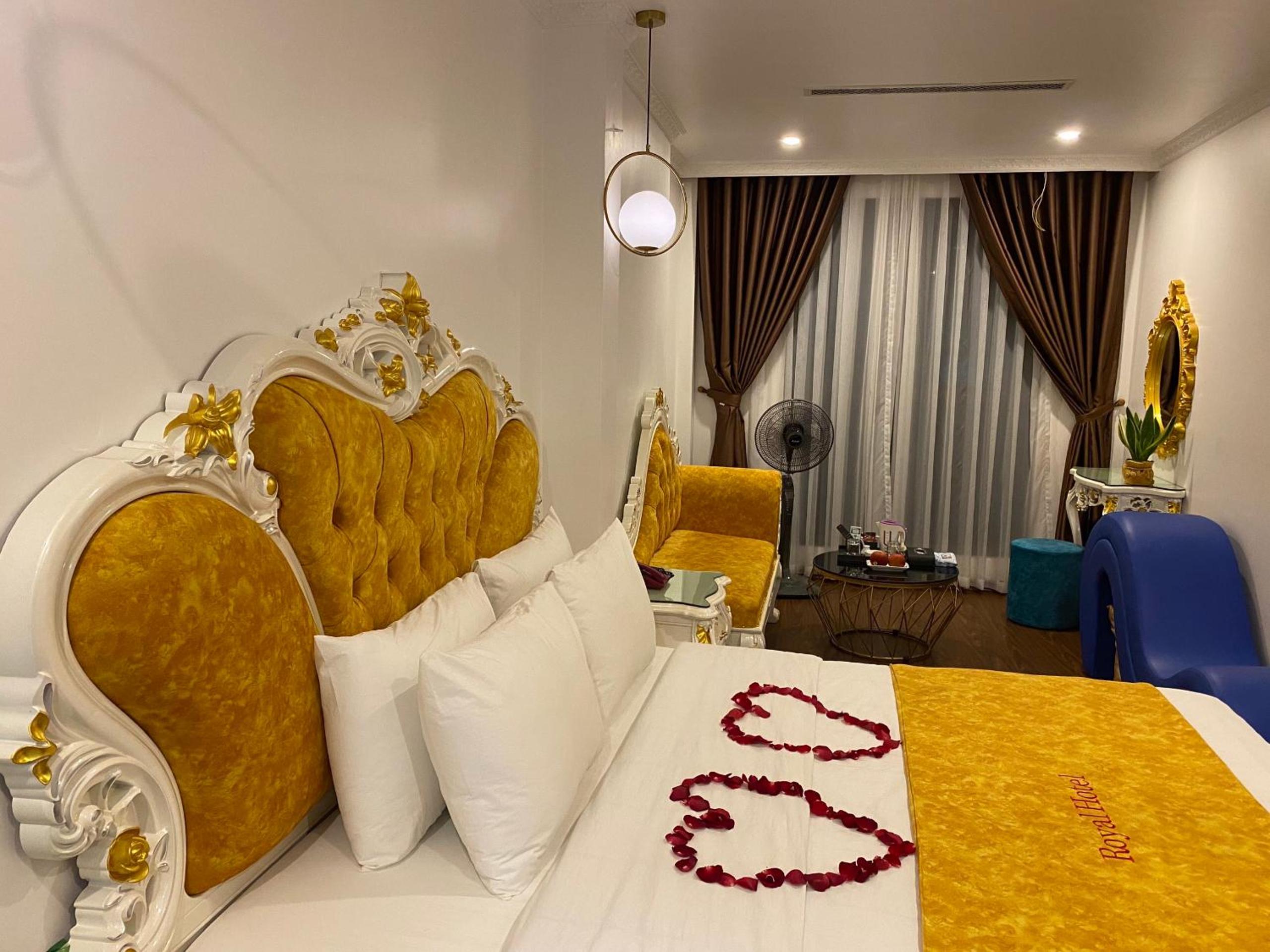 Royal Hotel - Yên Xá HN - by BAY LUXURY
