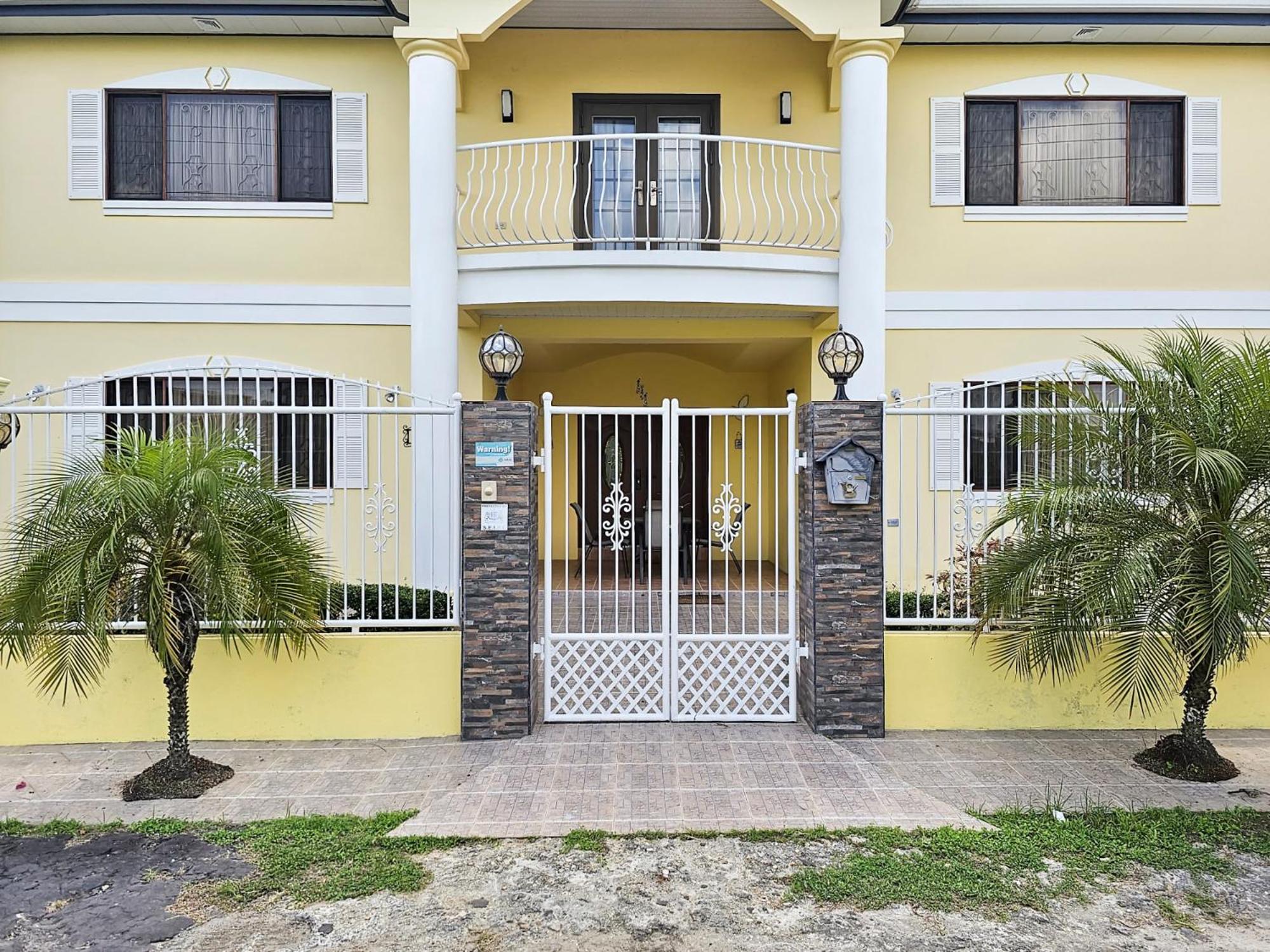 The Green Palms Getaway, Palmiste, San Fernando - 6 BR 4 Bath 12 guests view 2