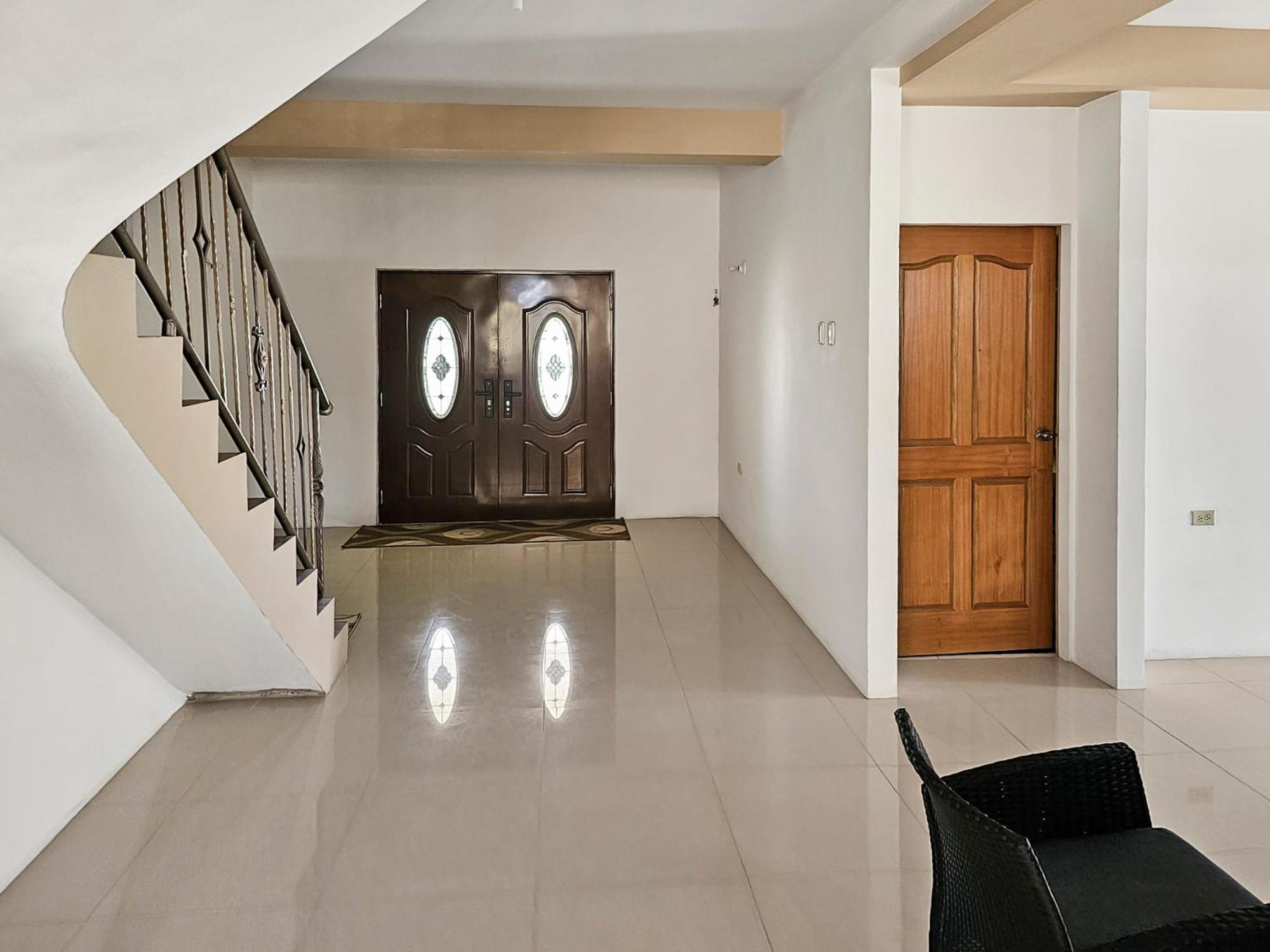 The Green Palms Getaway, Palmiste, San Fernando - 6 BR 4 Bath 12 guests view 4