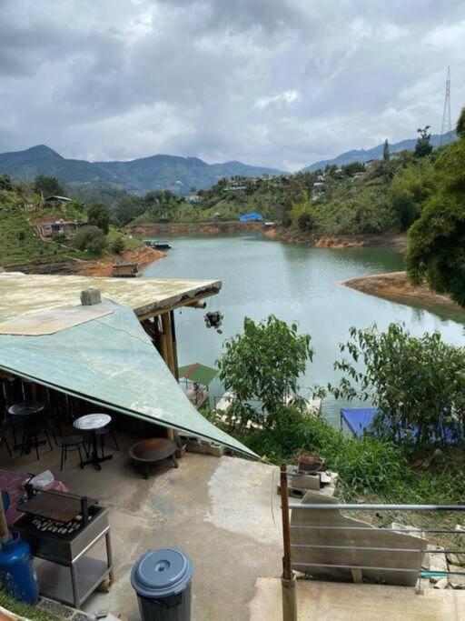 Apto tipo loft guatape vista y acceso a la represa
