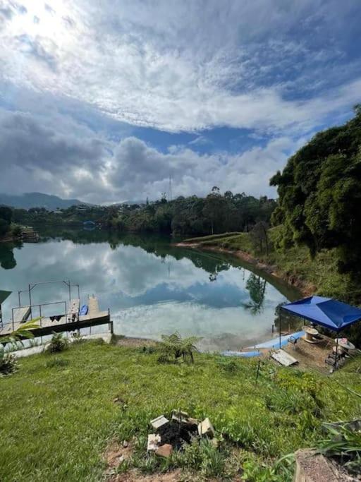 Apto tipo loft guatape vista y acceso a la represa