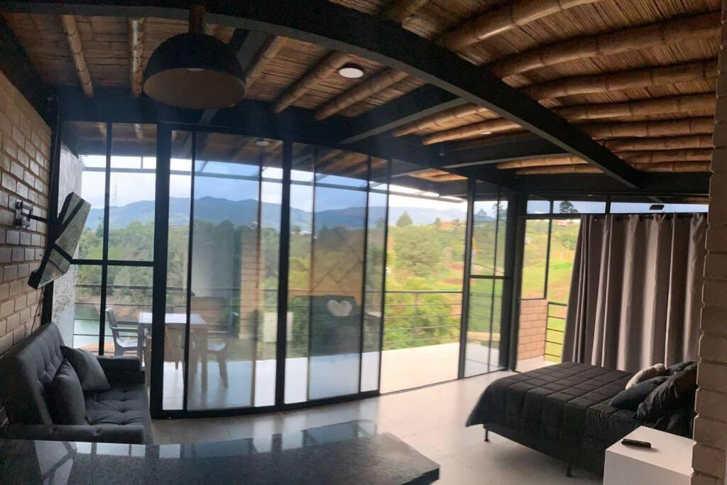 Apto tipo loft guatape vista y acceso a la represa