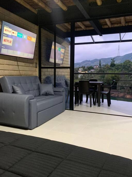 Apto tipo loft guatape vista y acceso a la represa