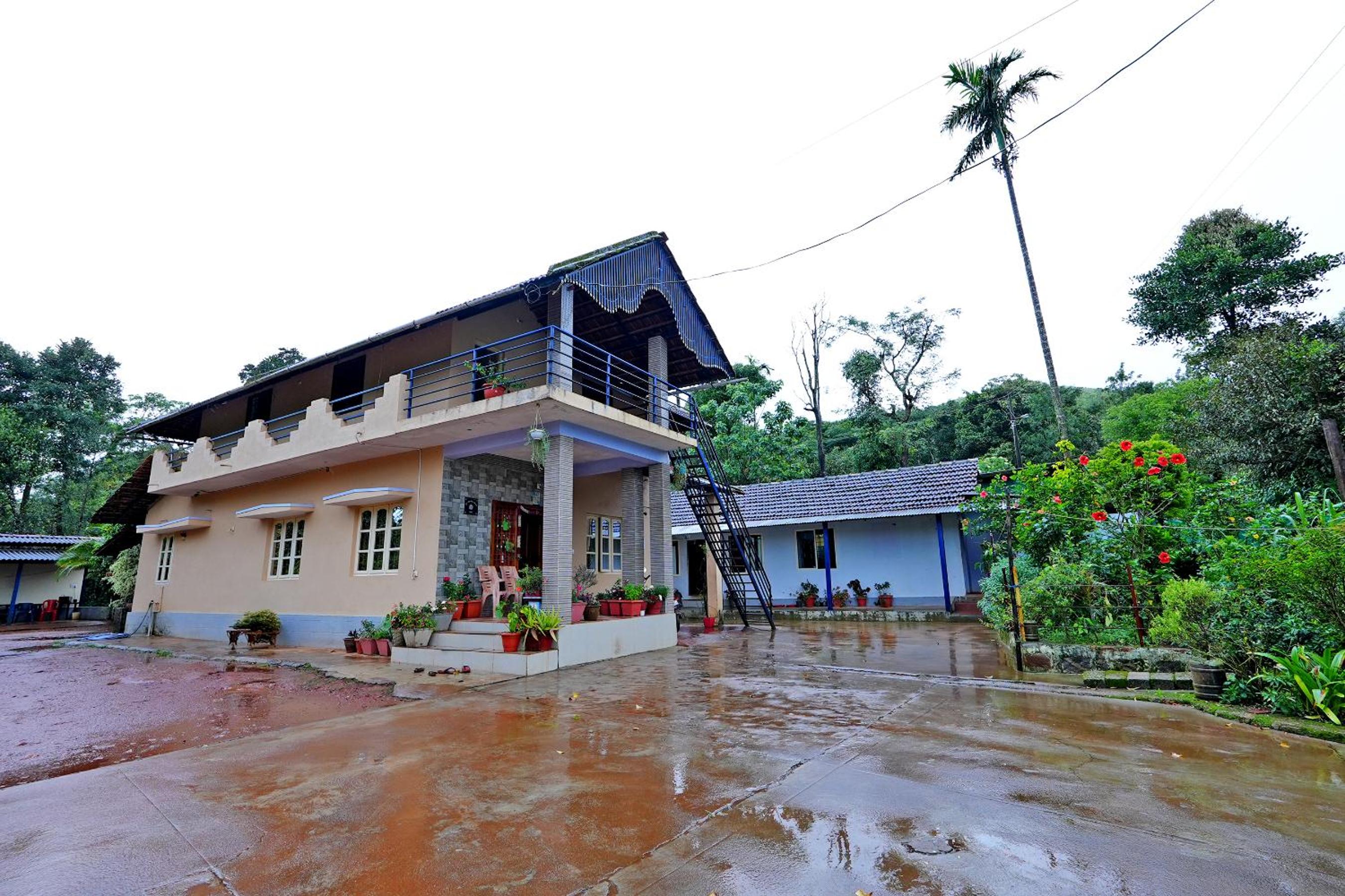 Karadikallu Homestay - Private Waterfalls, Hill Top, Home Food view 4