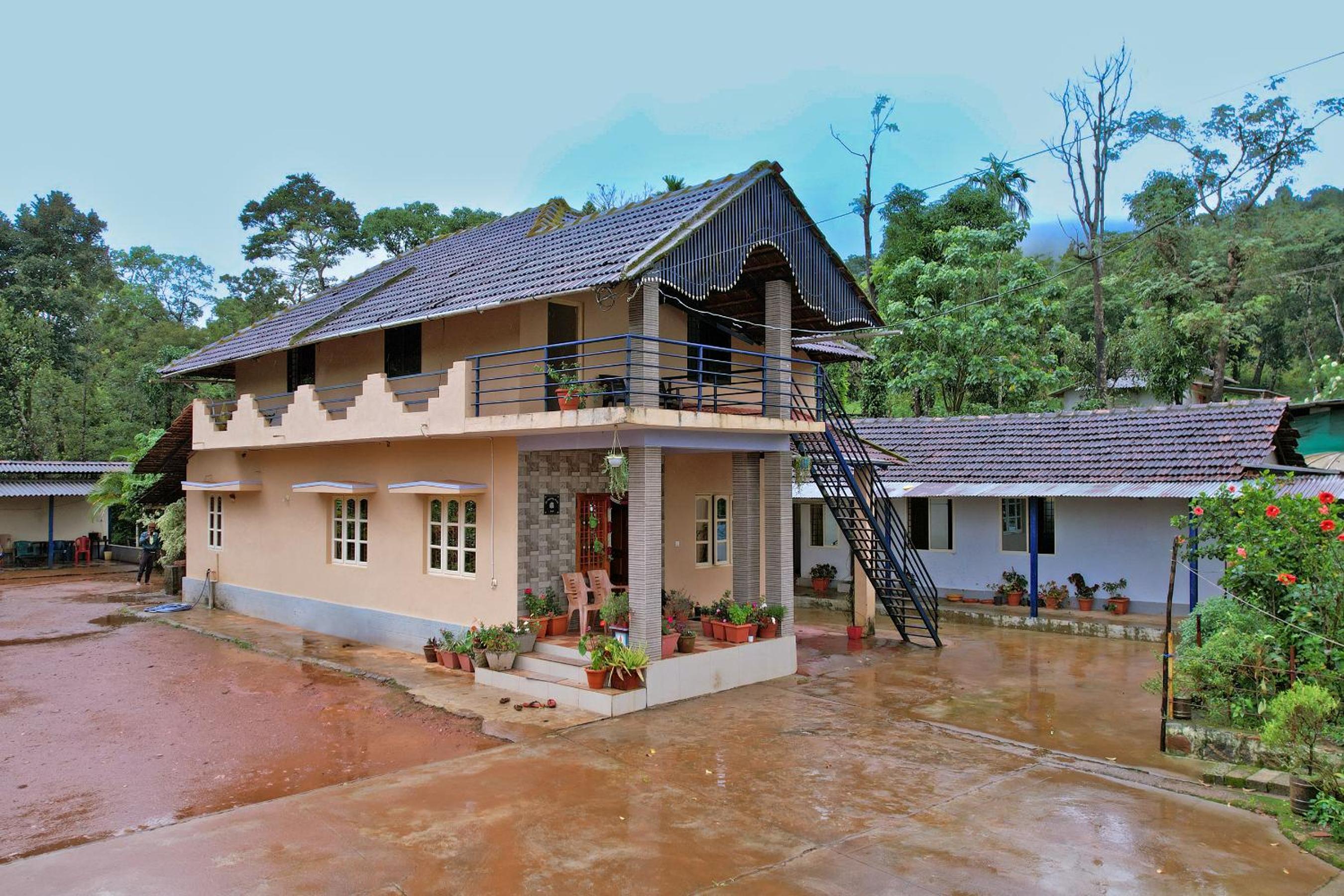 Karadikallu Homestay - Private Waterfalls, Hill Top, Home Food view 5