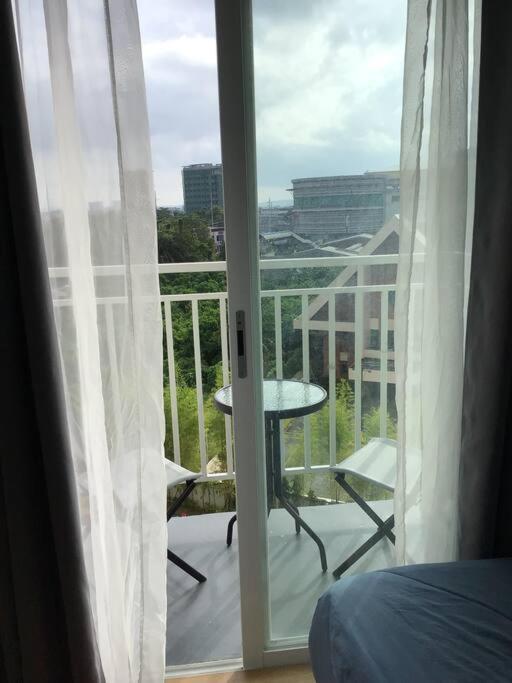 6F Balcony View Studio Mesatierra Garden Residences