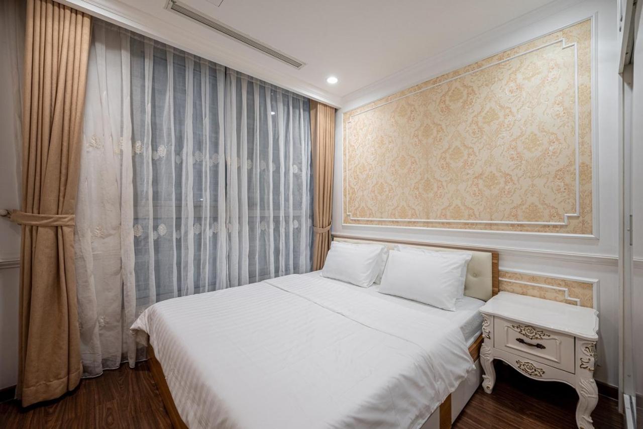 Vinhomes Central Park - Fully furnished apartment, right in the shopping center and central park, private