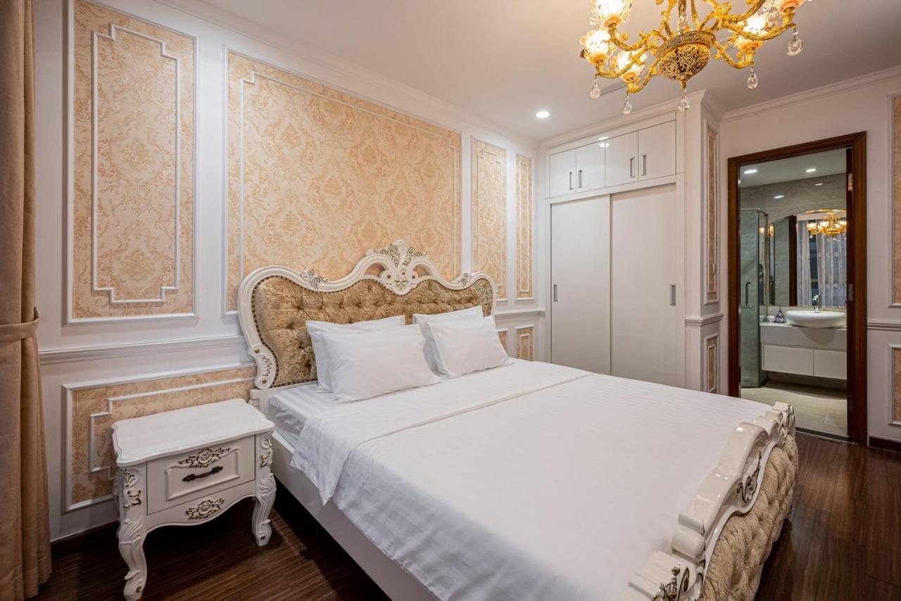 Vinhomes Central Park - Fully furnished apartment, right in the shopping center and central park, private