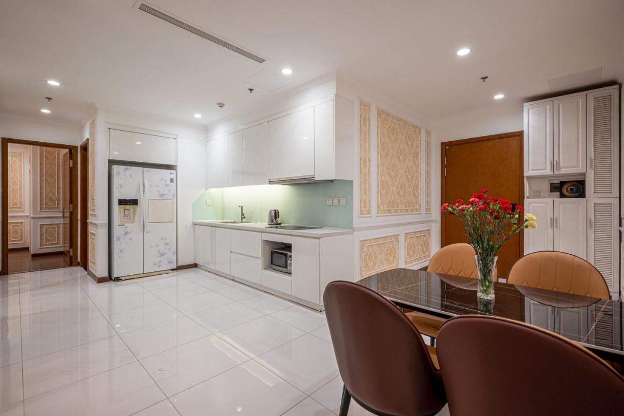 Vinhomes Central Park - Fully furnished apartment, right in the shopping center and central park, private