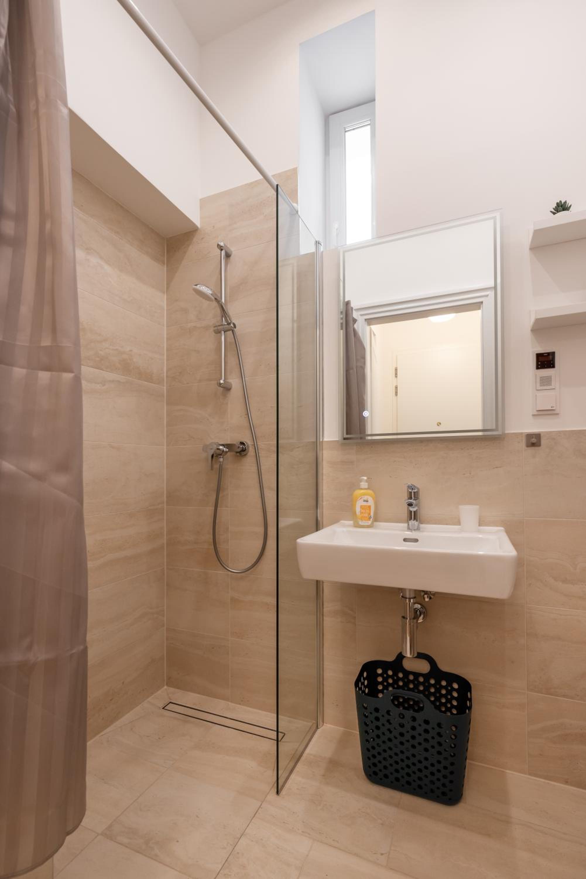 Zwischen Schönbrunn und Zentrum, neues Apartment in Grünruhelage bei Schönbrunn