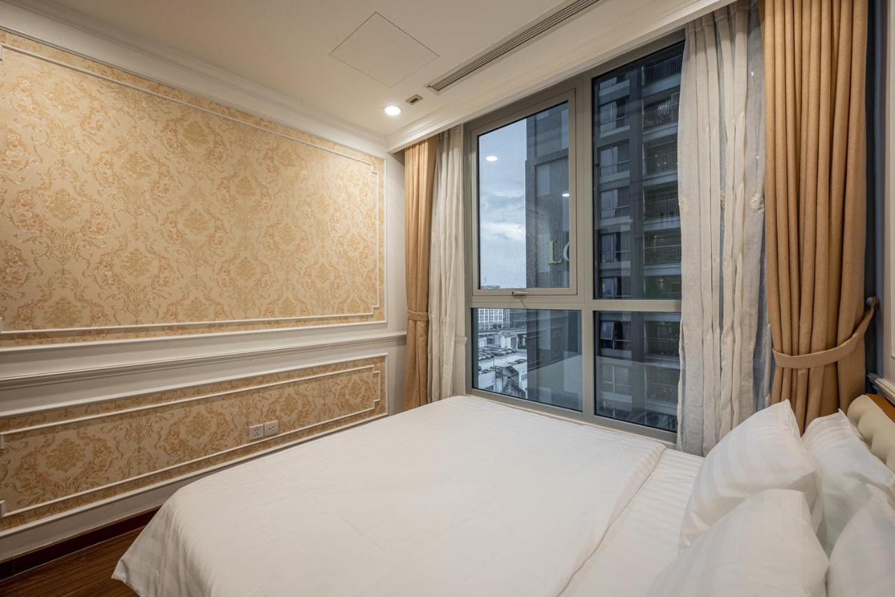Vinhomes Central Park - Fully furnished apartment, right in the shopping center and central park, private