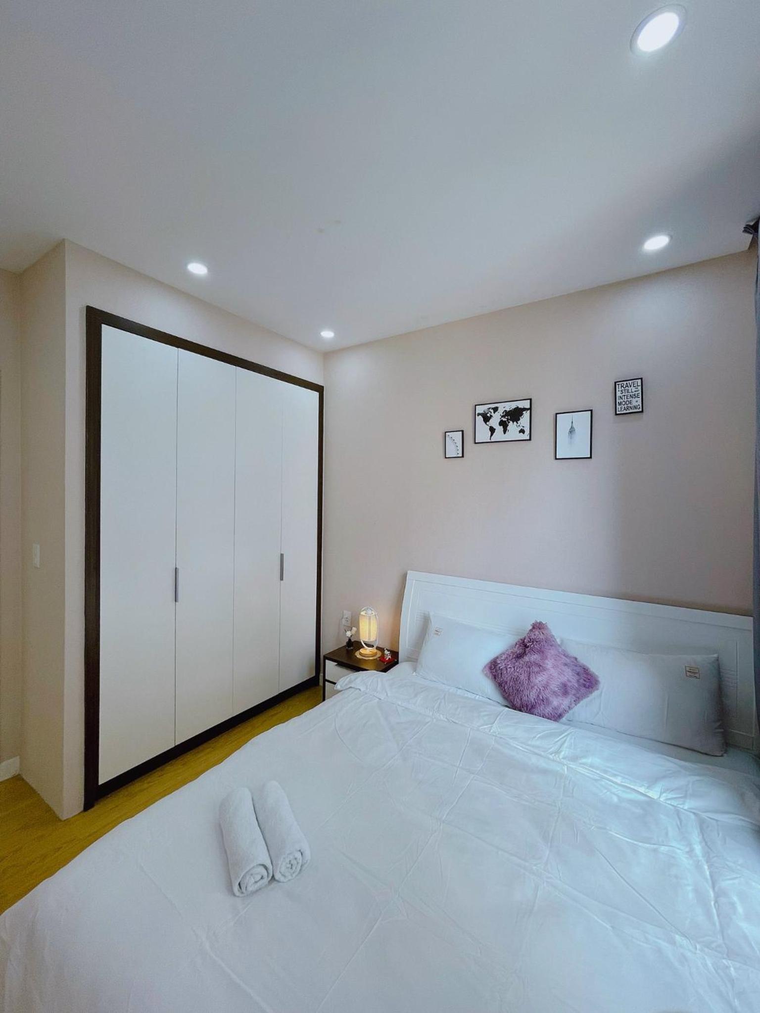 Vinhomes Central Park - Fully furnished apartment, right in the shopping center and central park, private