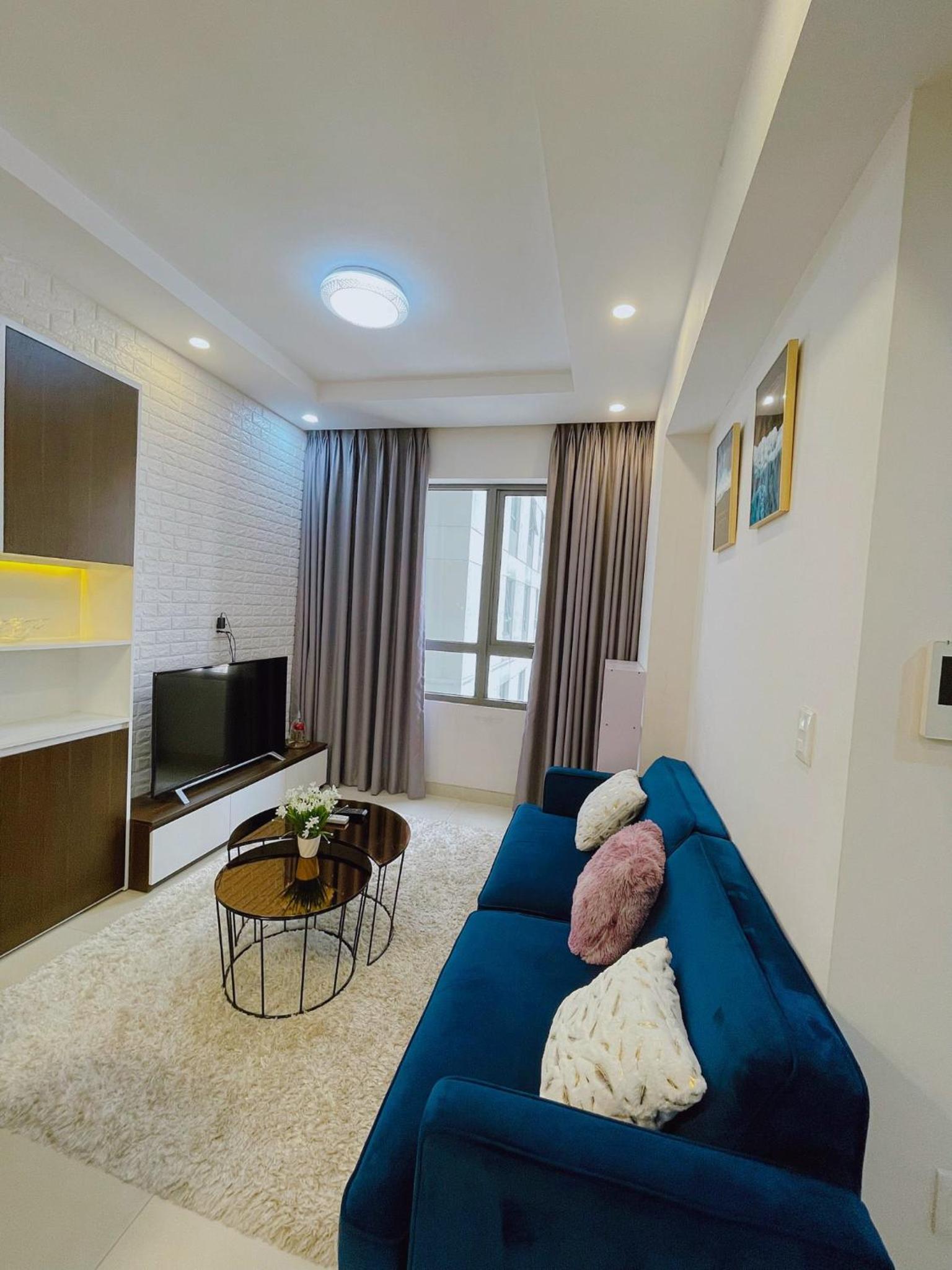 Vinhomes Central Park - Fully furnished apartment, right in the shopping center and central park, private