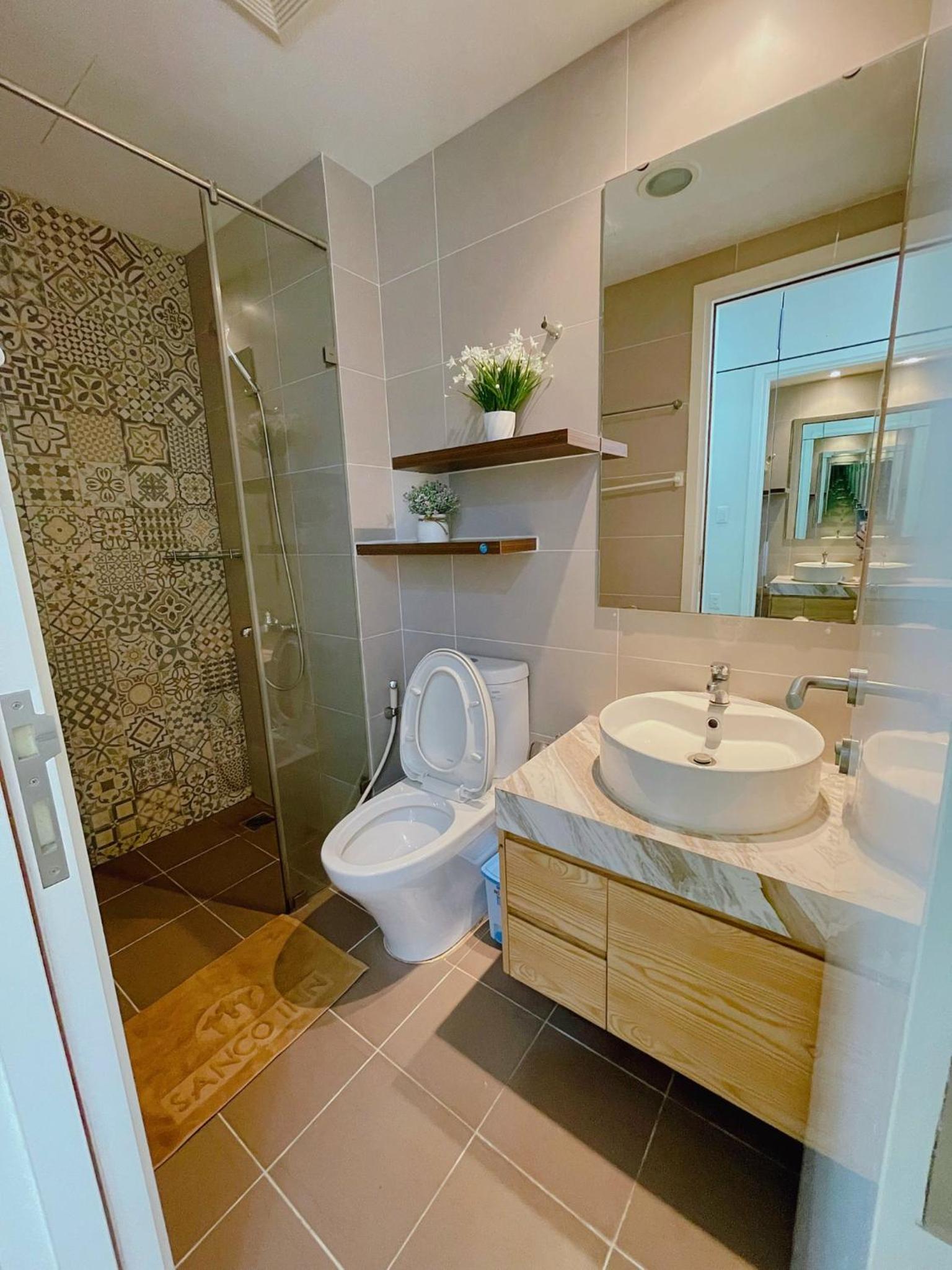 Vinhomes Central Park - Fully furnished apartment, right in the shopping center and central park, private