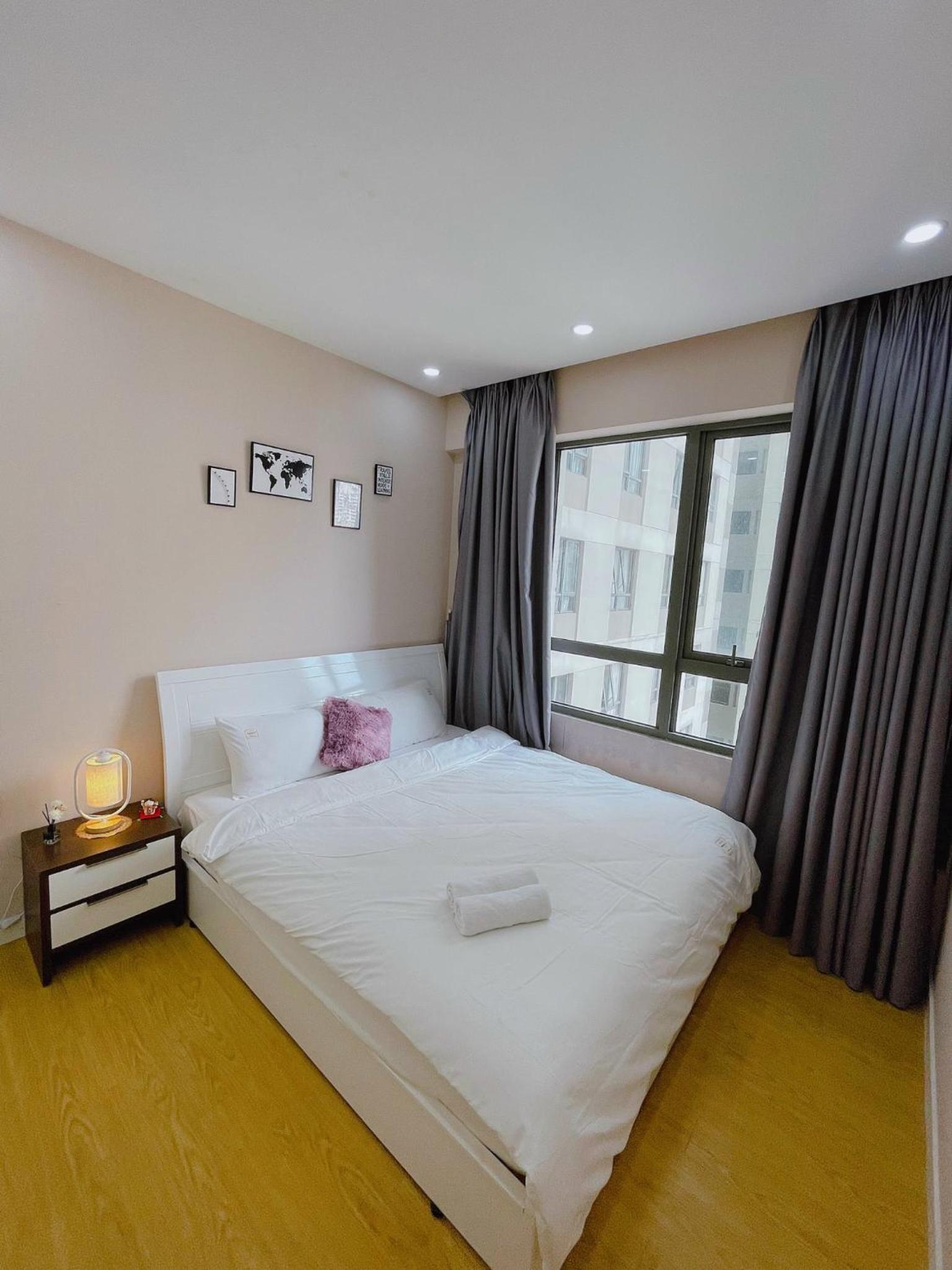 Vinhomes Central Park - Fully furnished apartment, right in the shopping center and central park, private