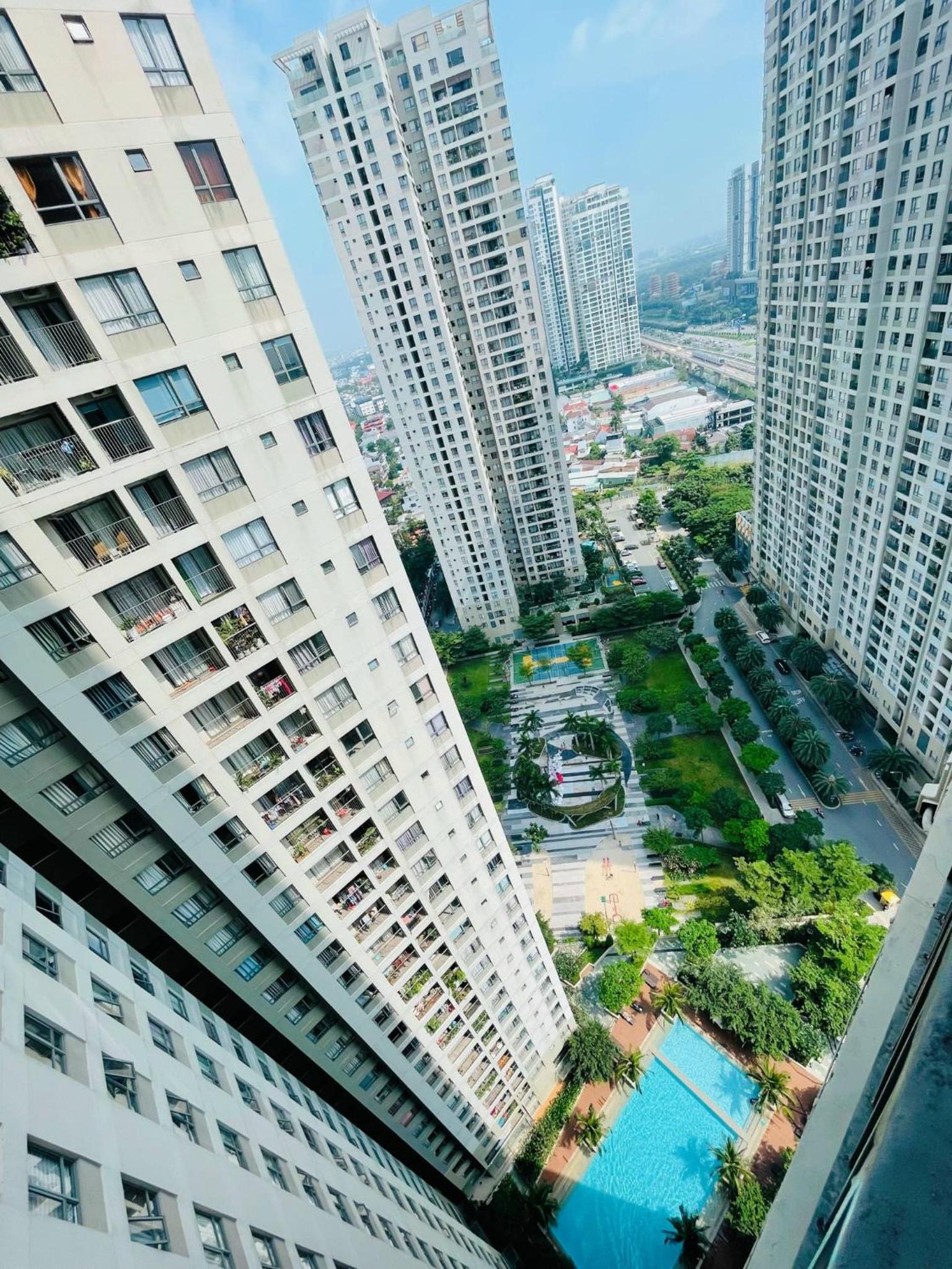 Vinhomes Central Park - Fully furnished apartment, right in the shopping center and central park, private