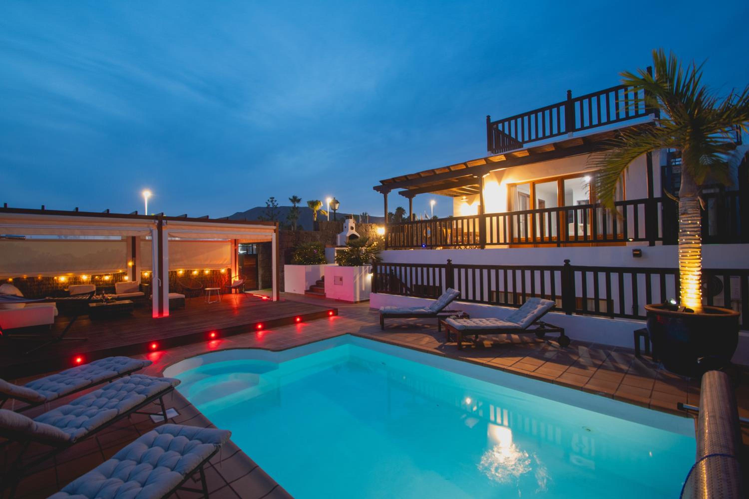 Villa Cavendish with sea views and heatable pool close to Flamingo Beach