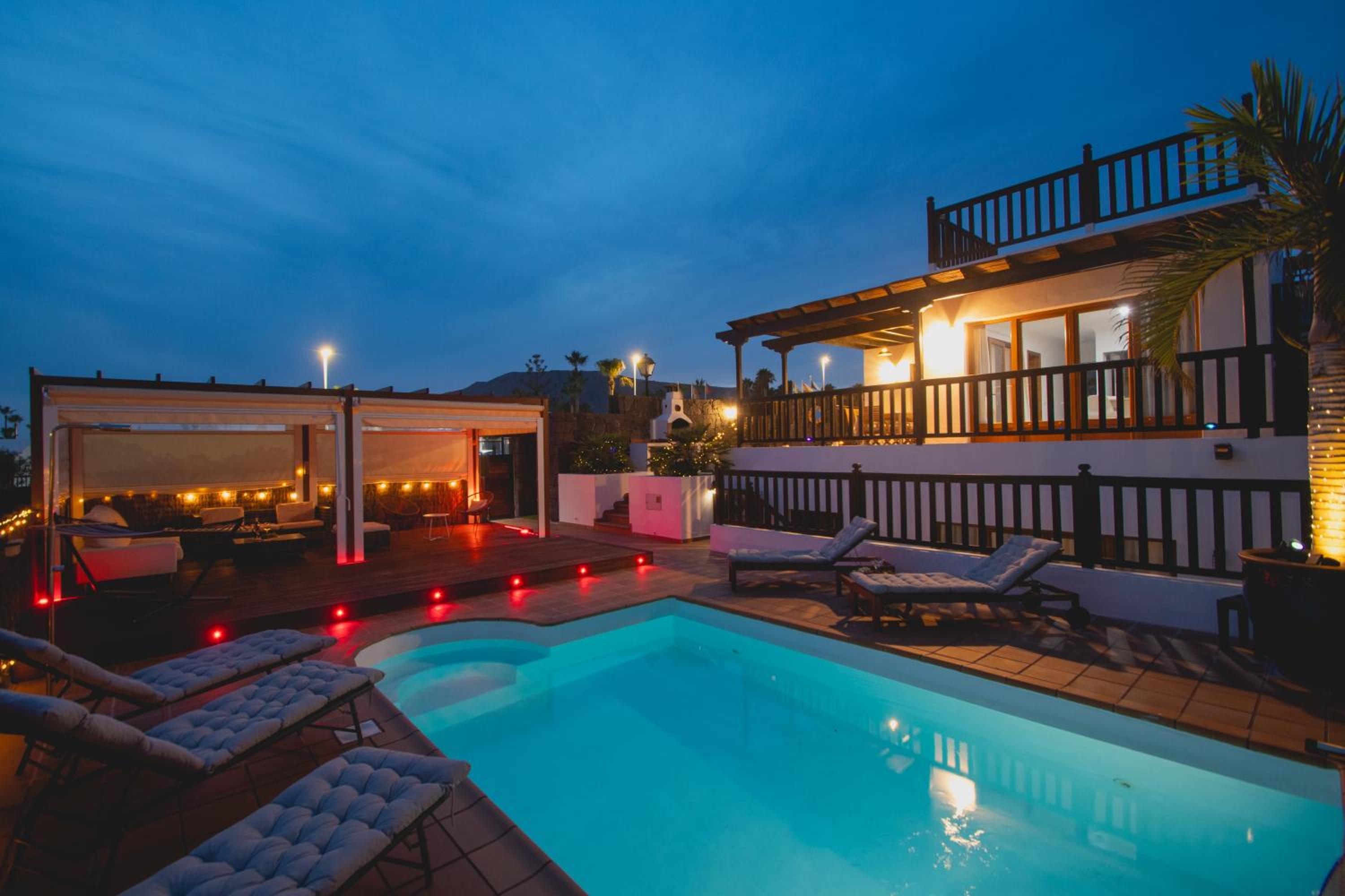 Villa Cavendish with sea views and heatable pool close to Flamingo Beach