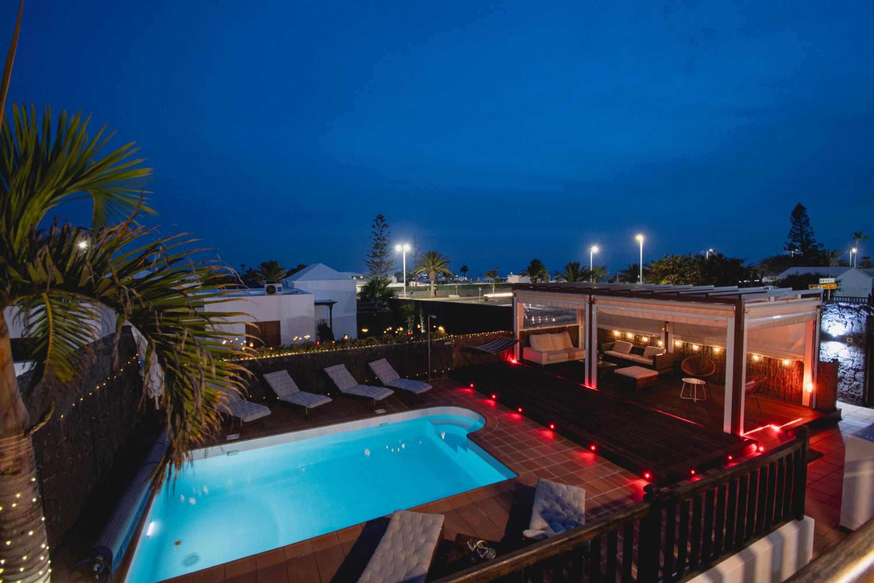 Villa Cavendish with sea views and heatable pool close to Flamingo Beach