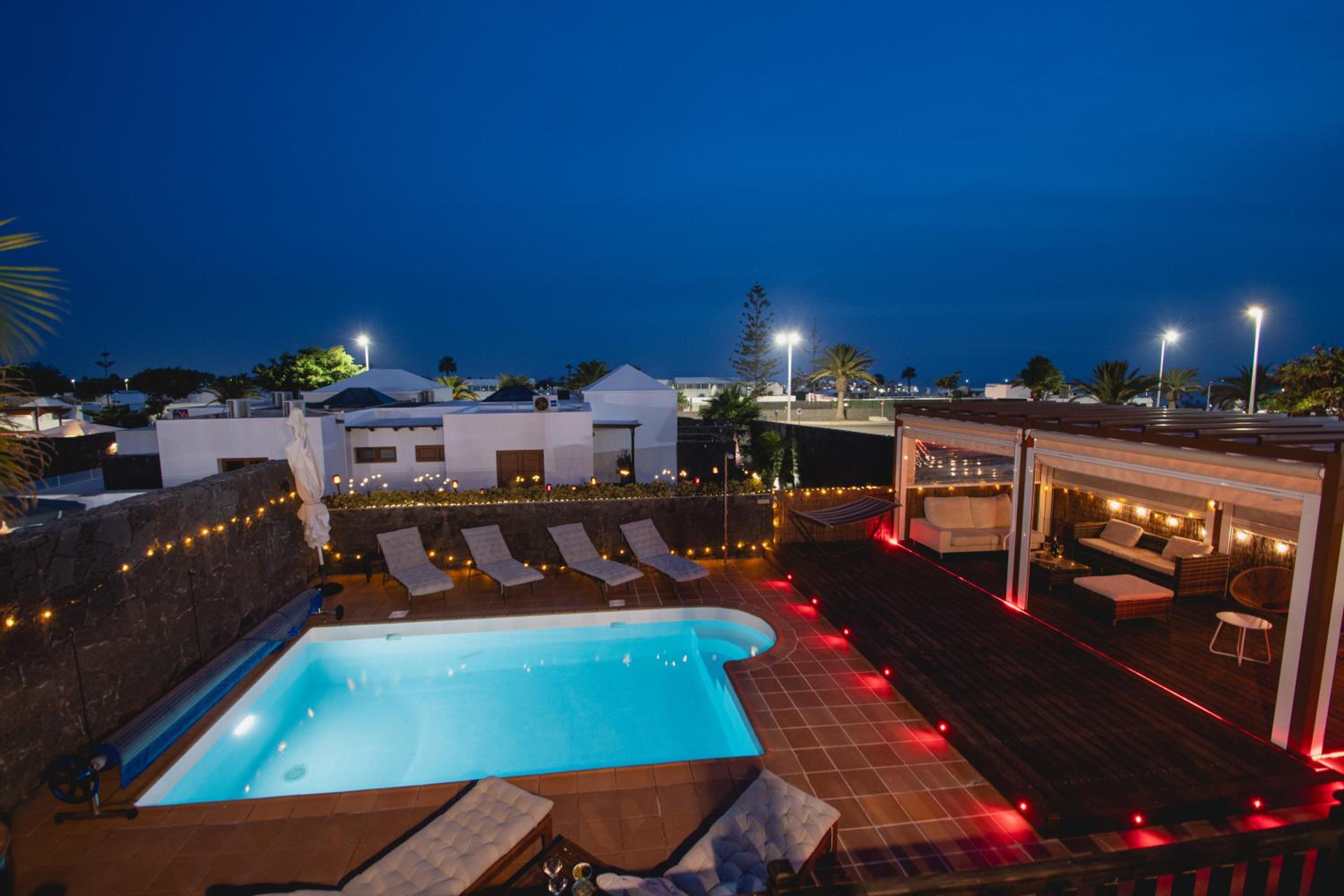 Villa Cavendish with sea views and heatable pool close to Flamingo Beach
