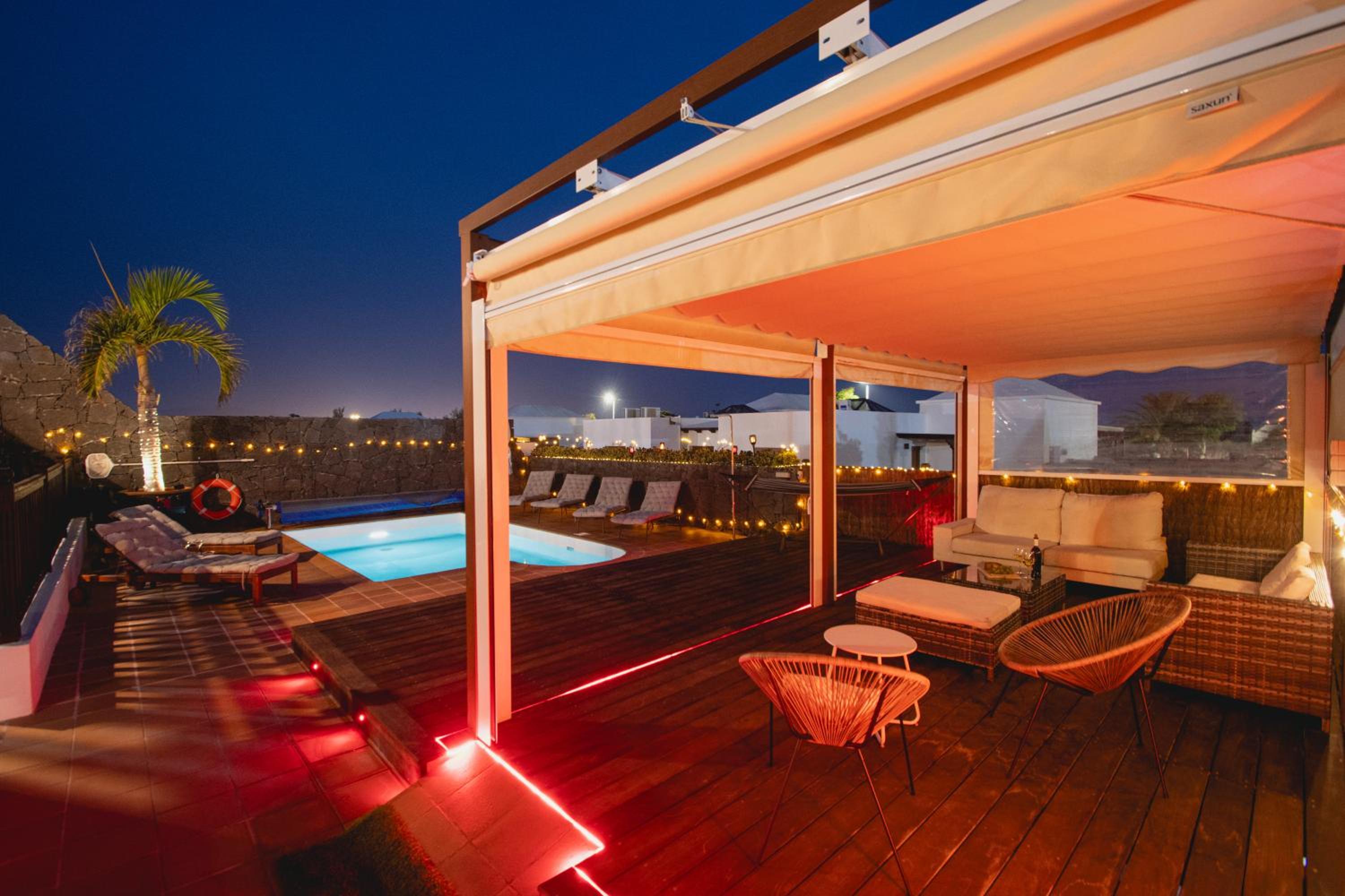 Villa Cavendish with sea views and heatable pool close to Flamingo Beach