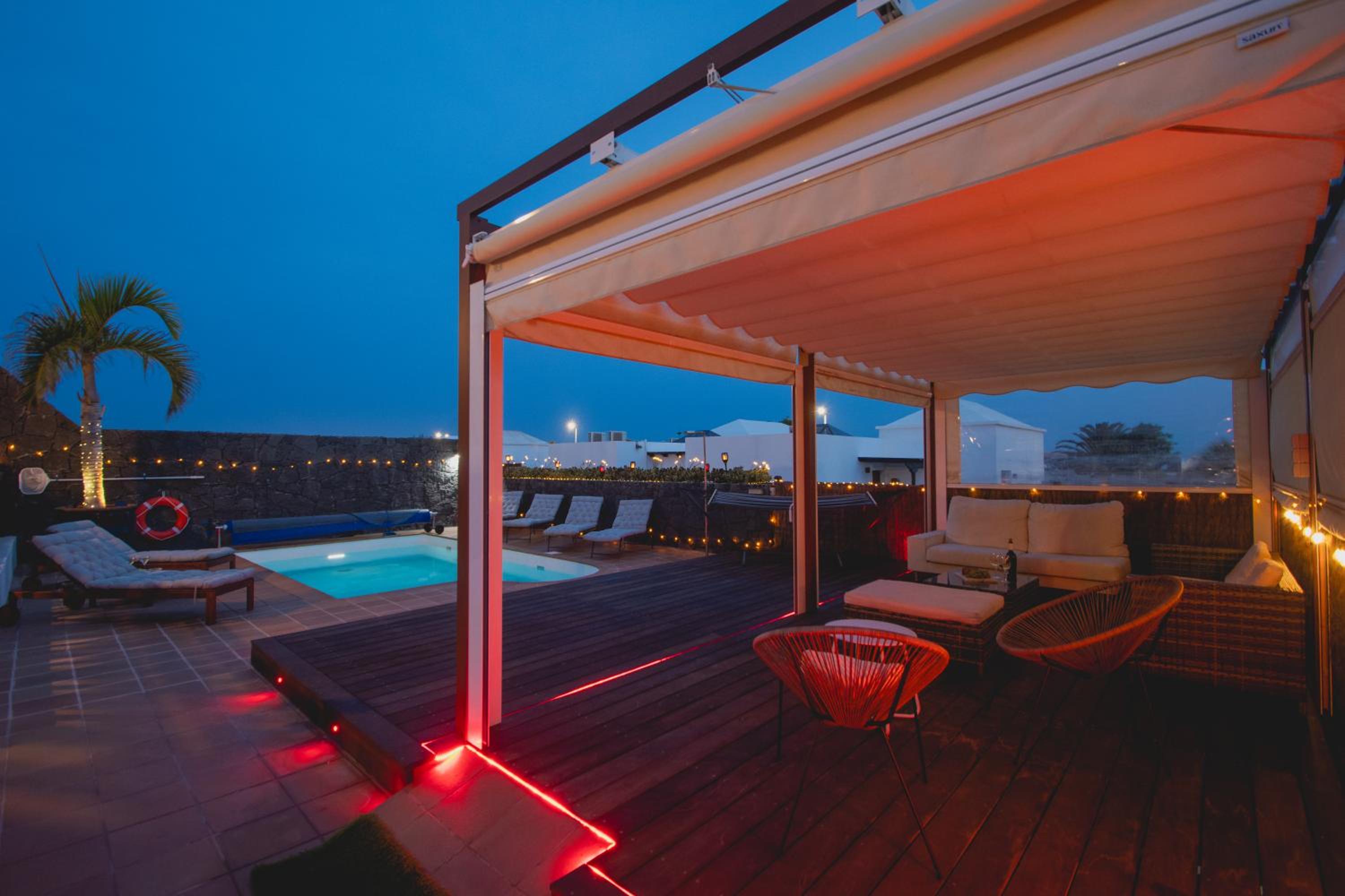 Villa Cavendish with sea views and heatable pool close to Flamingo Beach